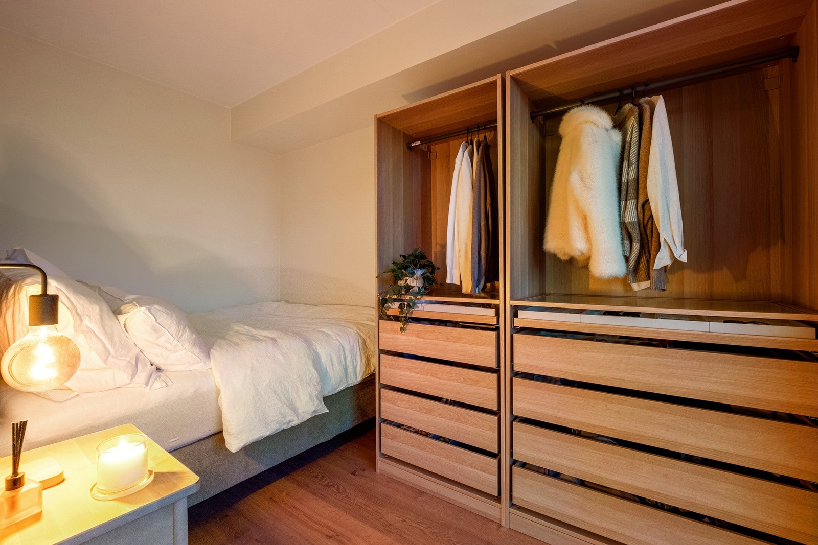 Soverom 1 med garderobe Galleribilde