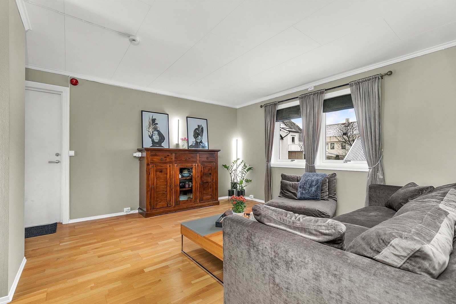 Leiligheten er oppmalt i en dus og organisk farge. Galleribilde