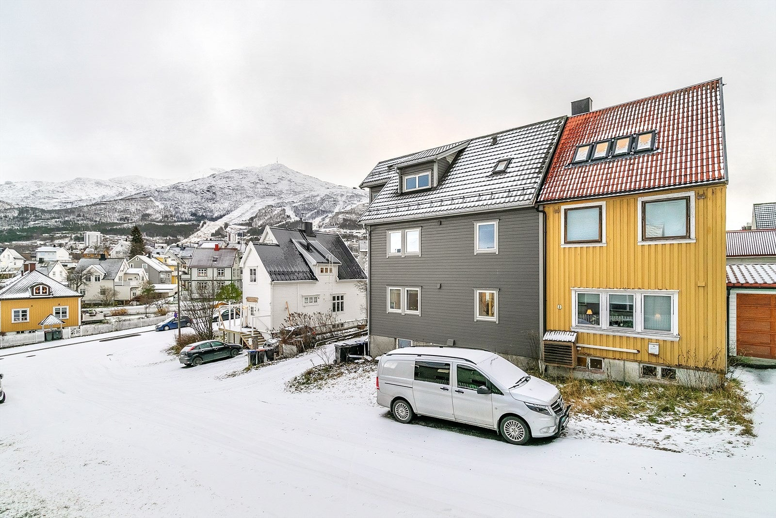 Flott beliggenhet i et rolig strøk, men samtidig med gangavstand til Narvik Sentrum. Galleribilde
