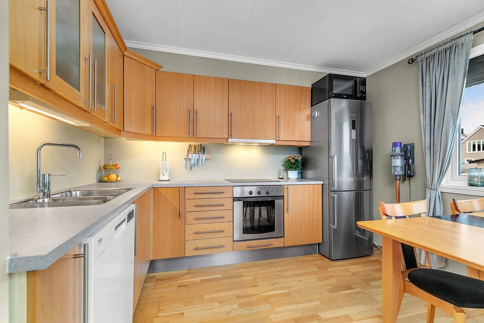 Integrert stekeovn, underlimt vask. Galleribilde