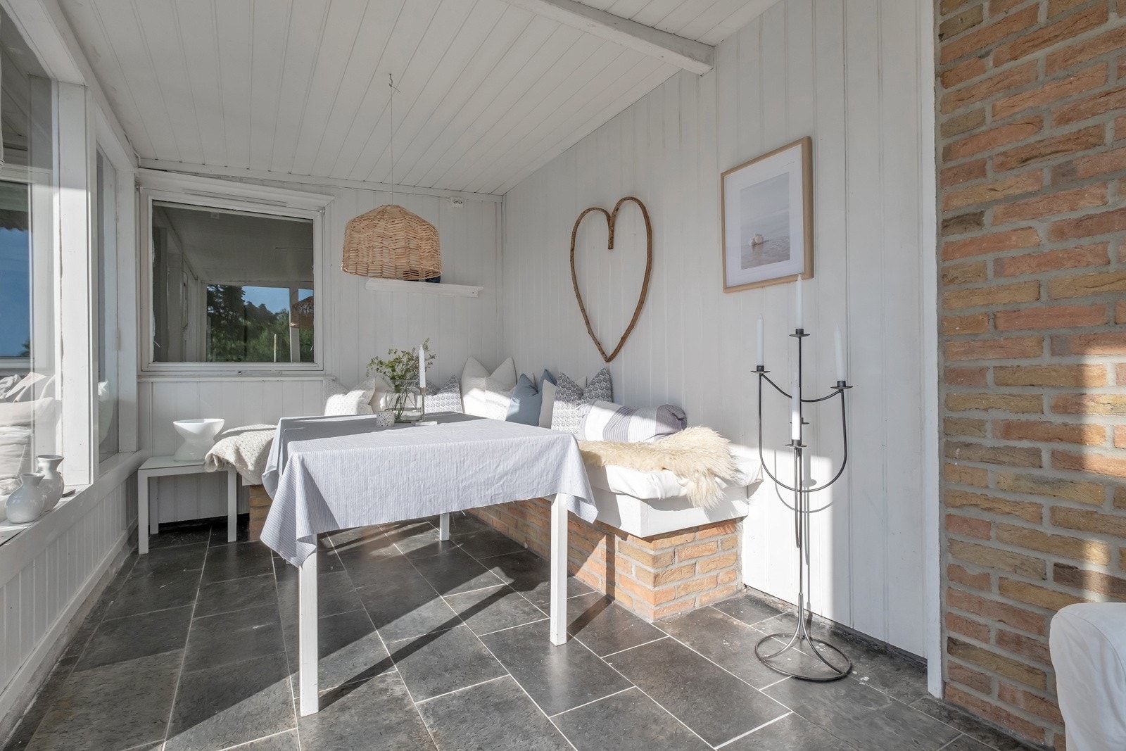 Koselig hagestue. Galleribilde