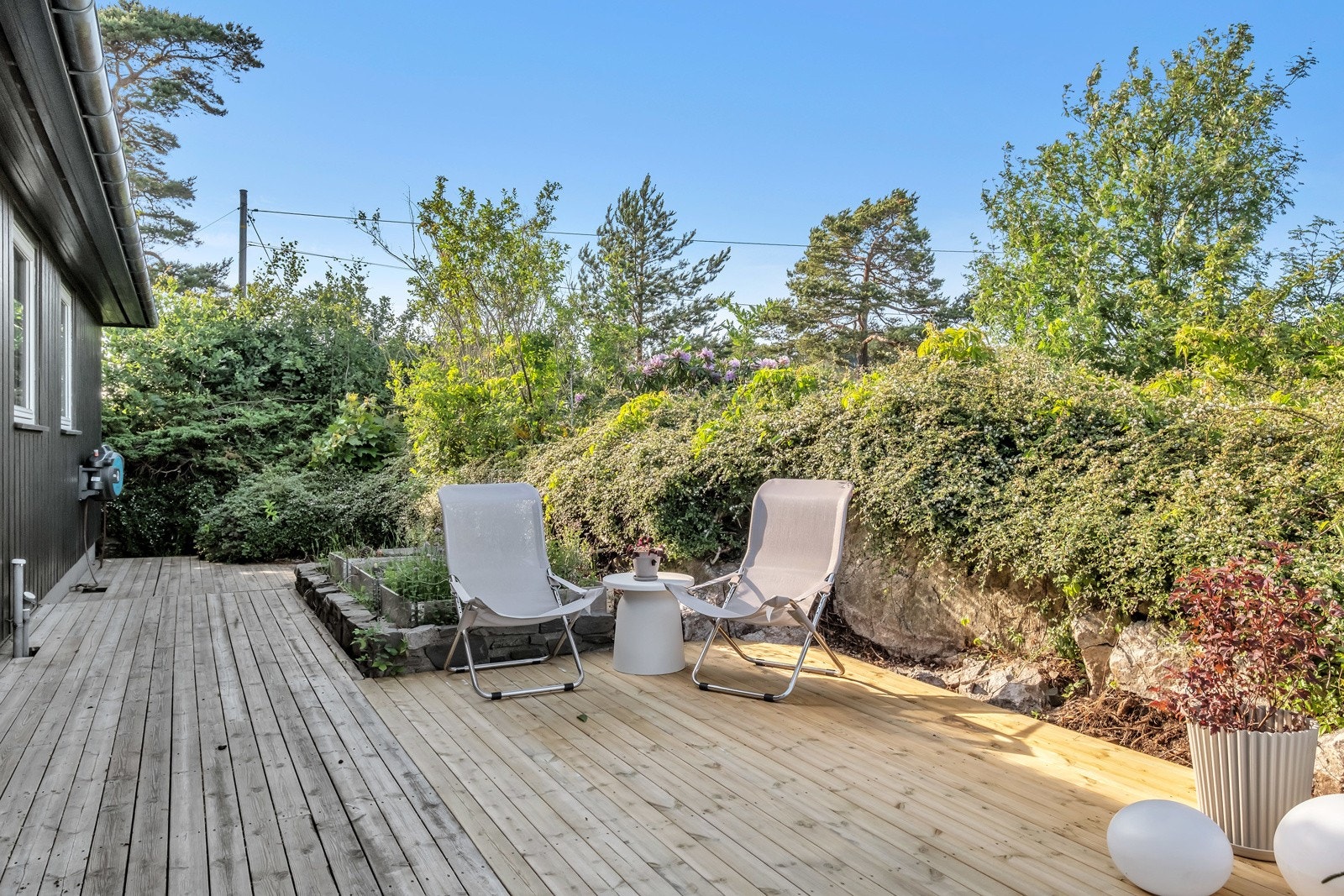 Uteplass med tilgang til kjøkken - her har man morgensol. Galleribilde