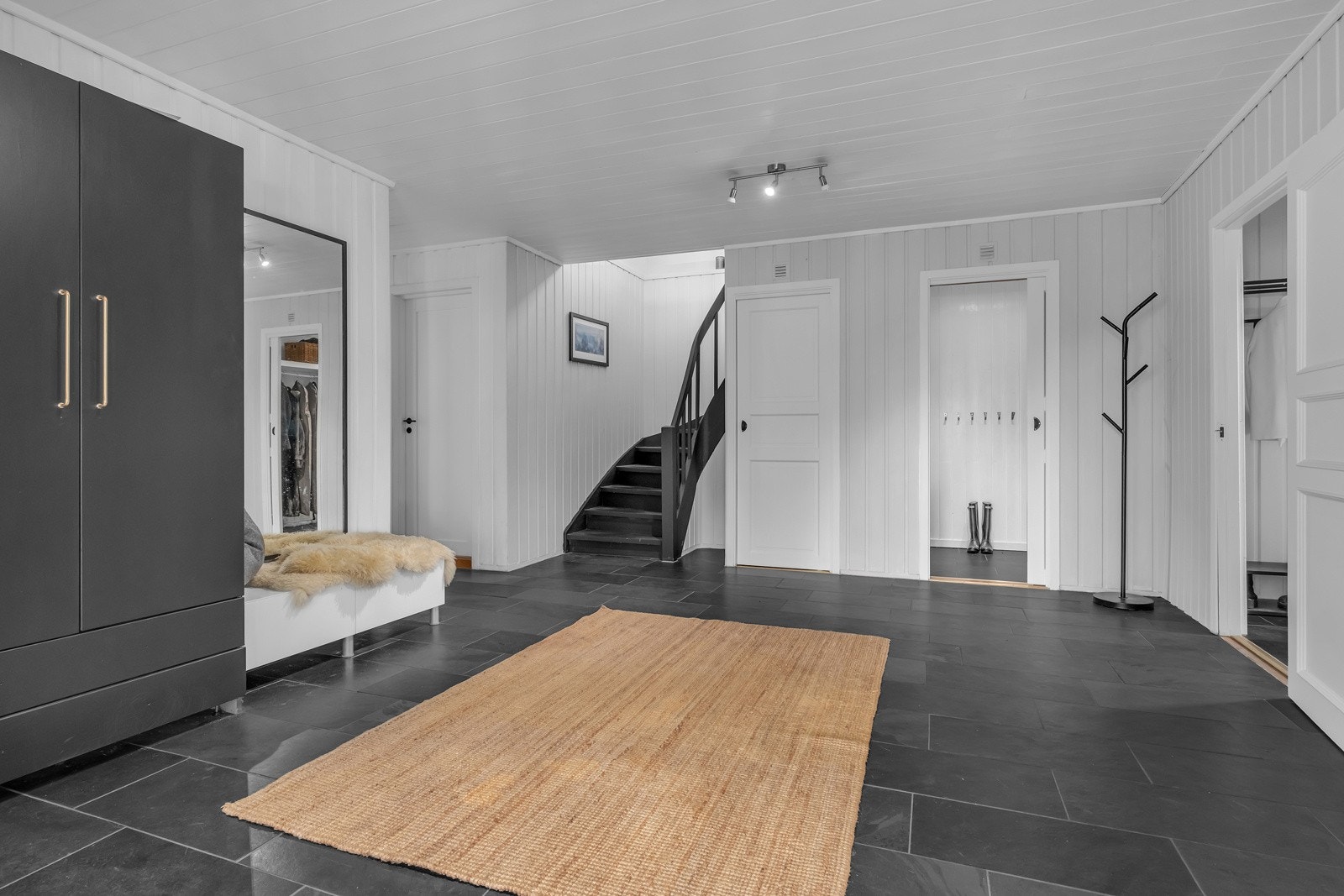 Meget romslig gang/inngangsparti. Galleribilde