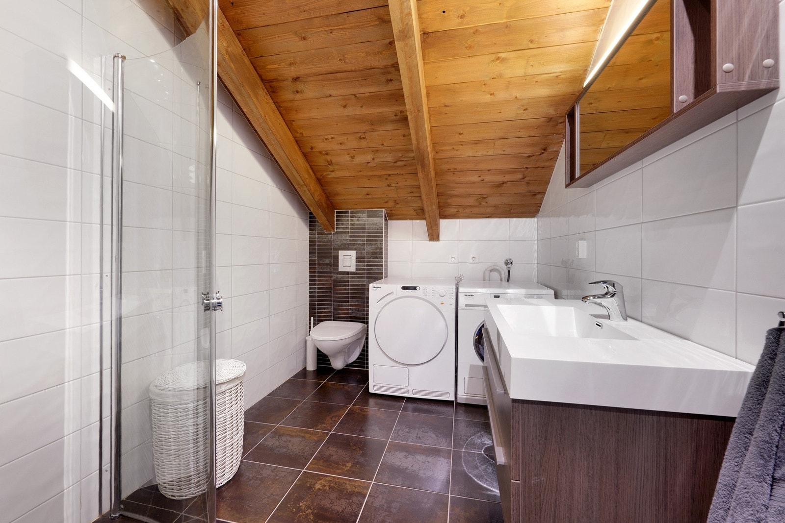 Pent bad i 2. etasje med opplegg for vaskemaskin Galleribilde