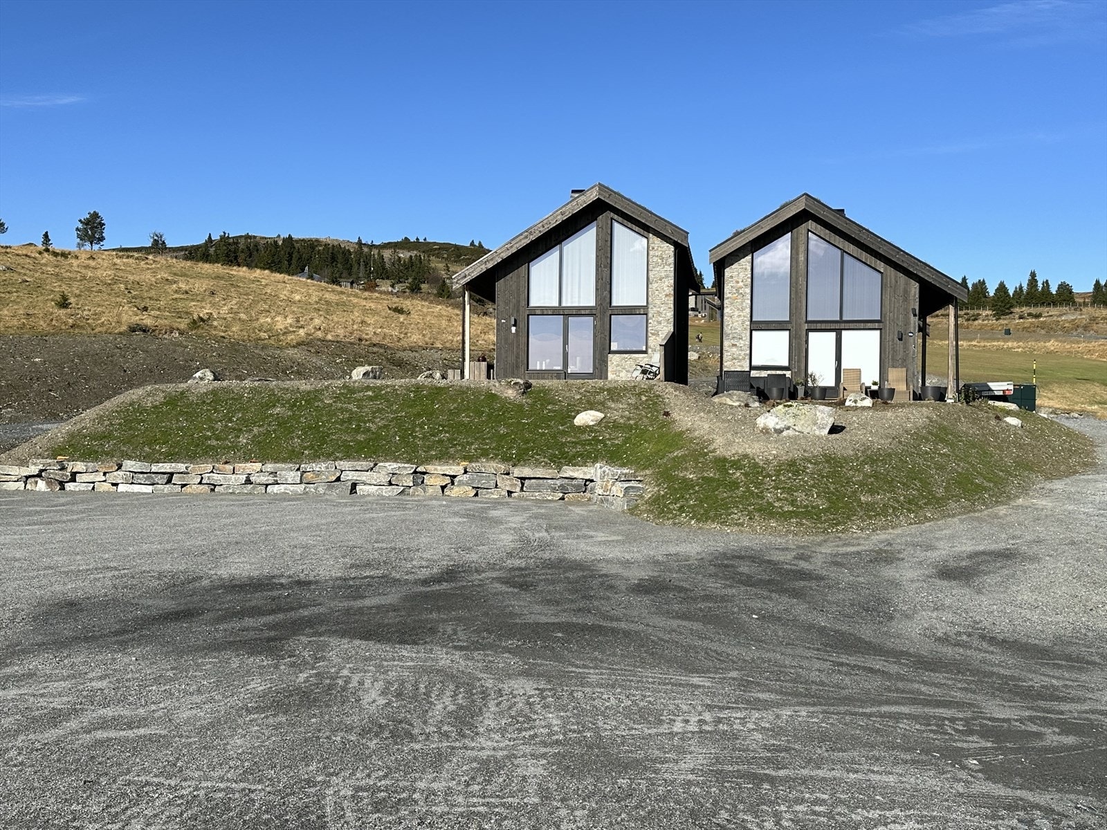 Bilde av ferdigstilt og solgt hytte. Galleribilde