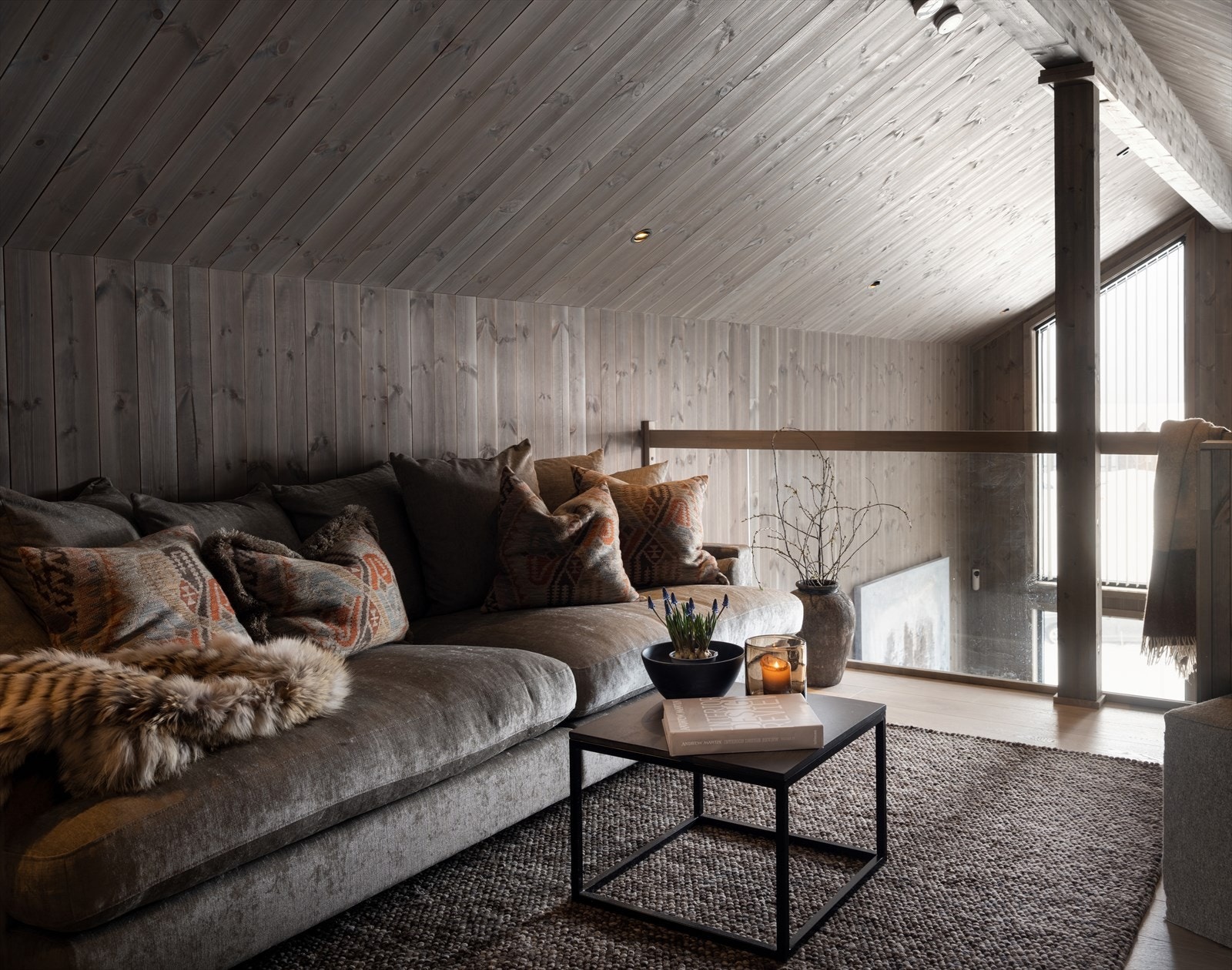 Fjellbu loftstue. (Bilde fra solgt hytte. Standard vil kunne avvike.) Galleribilde