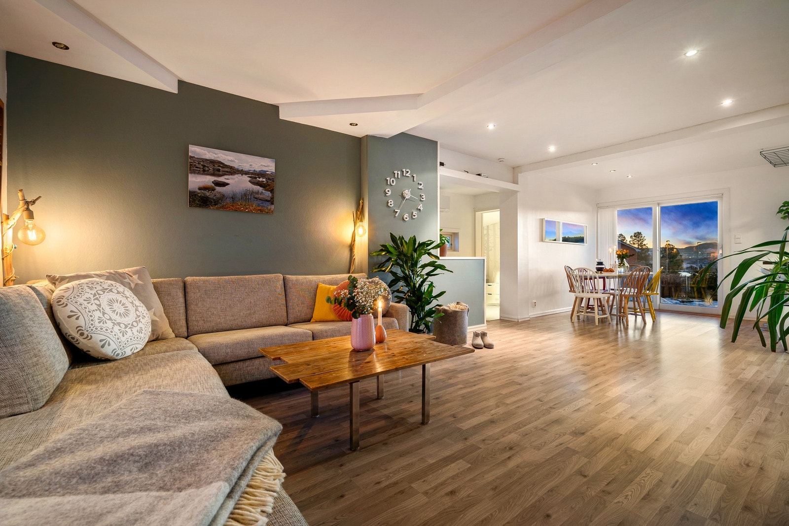 En gjennomlys og flott bolig med landlig beliggenhet. Galleribilde