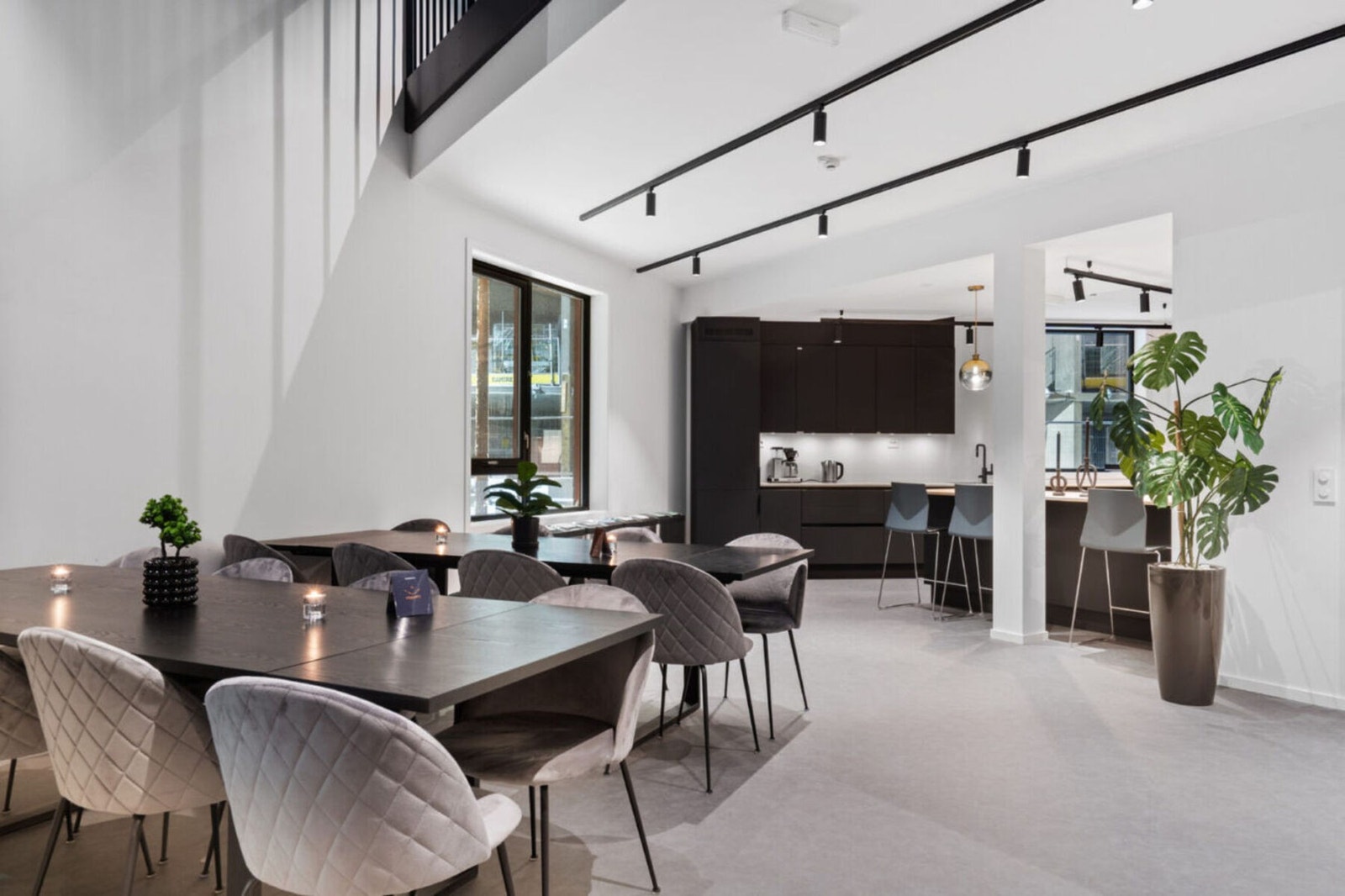 I bygget ligger bla selskapslokalet. Lokalet er utstyr med dekketøy og annet utstyr. Galleribilde