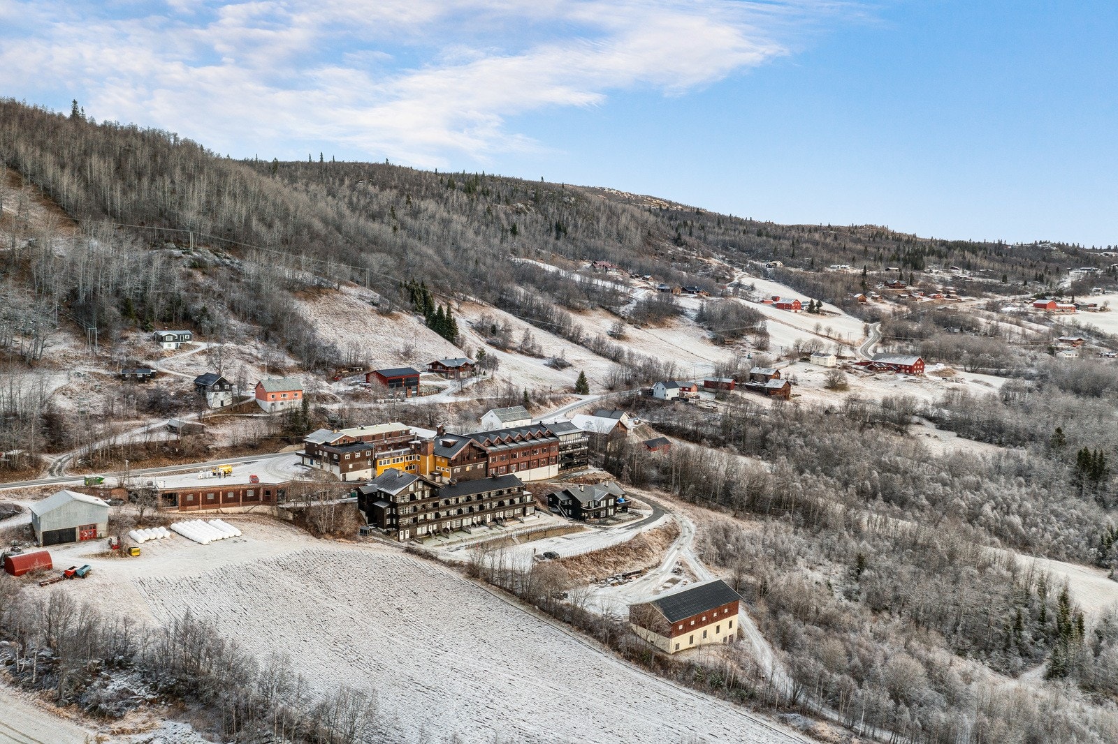 Idyllisk område med nærhet til landsbyliv. Galleribilde