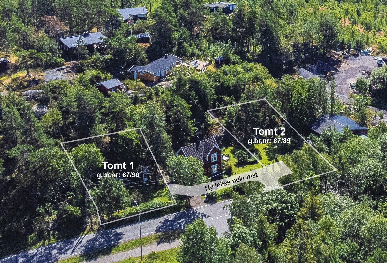 Dronebilde hvor de 2 tomtene er markert. Tomt 1 og 2. NB! Det kan være noe avvik på markeingen da dette er et skråfoto Galleribilde