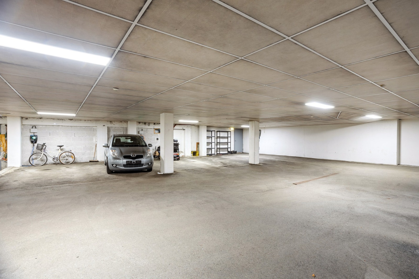 Det medfølger parkeringsplass i p-kjeller. Portåpner. Galleribilde