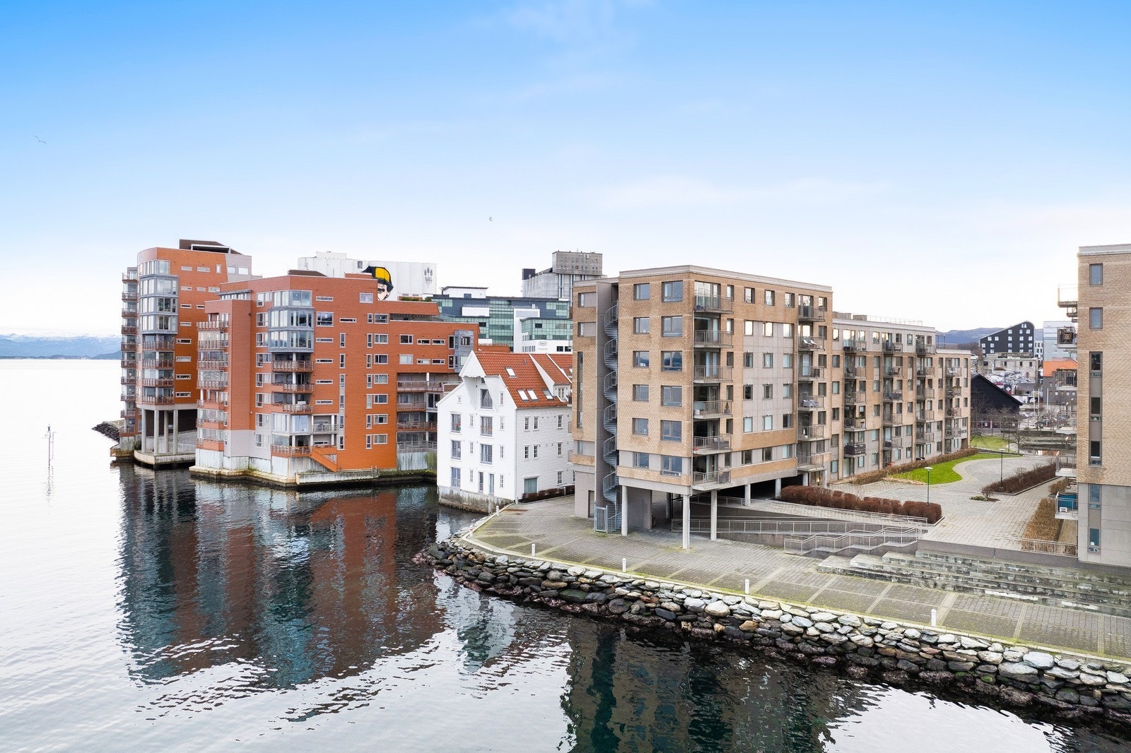 Velkommen til Verven 38! En sentral bolig med sjøutsikt. Galleribilde