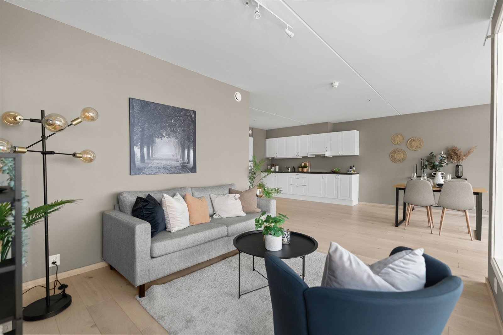 Det er vannbåren gulvvarme i nesten alle rom og balansert ventilasjon. Galleribilde