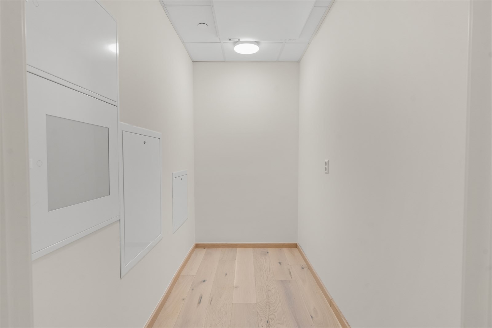 Innvendig bod på ca. 4 kvm. Det er også tilgang til kjellerbod på ca. 5 kvm. Galleribilde