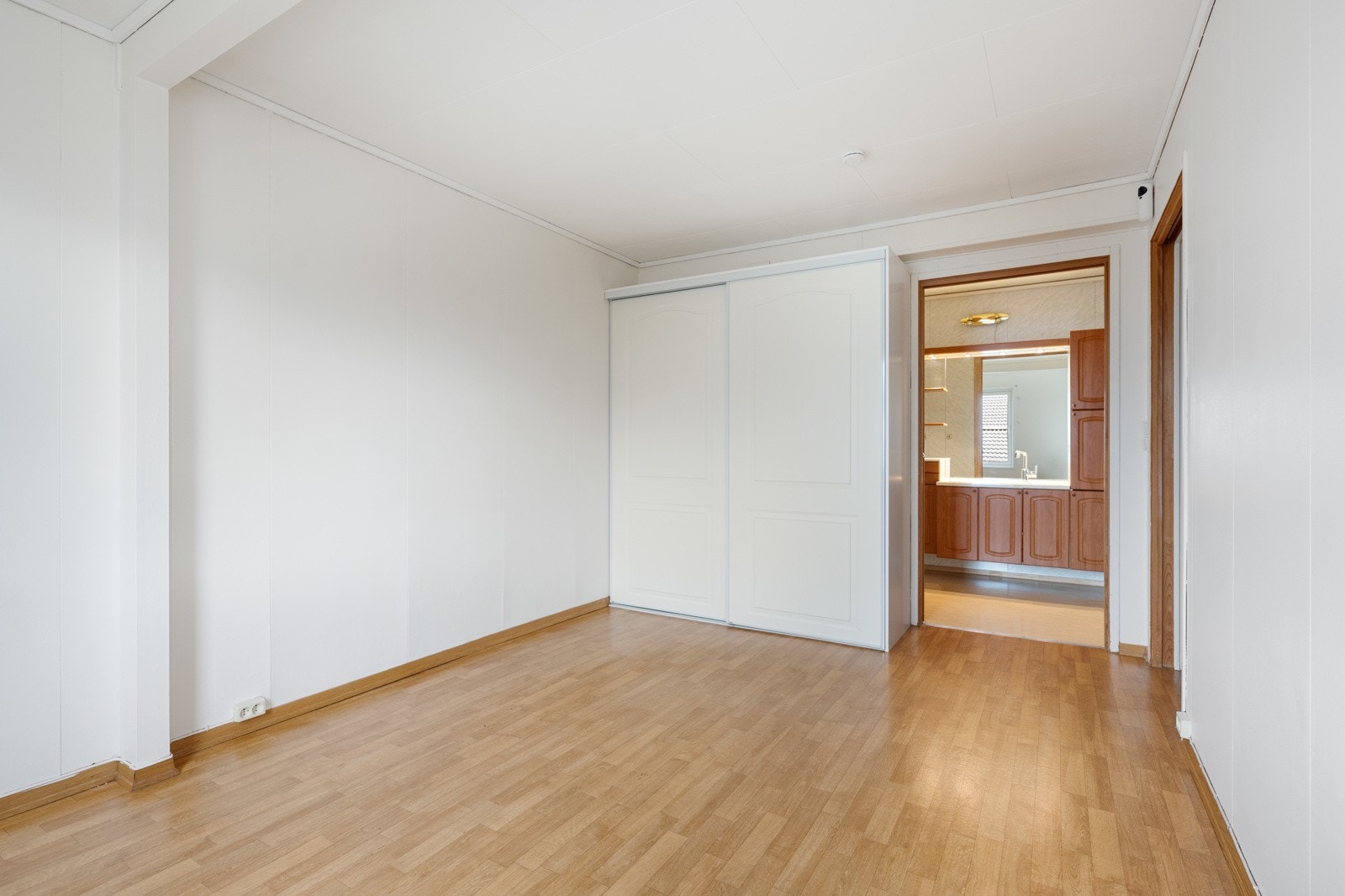 Inngang fra soverommet og til badet Galleribilde