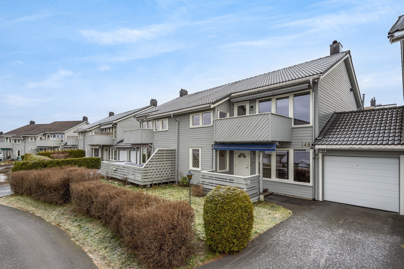 Velkommen til Lensmann Haaversens vei 148 - et hyggelig boligområde på Holt Vestvollen! Galleribilde
