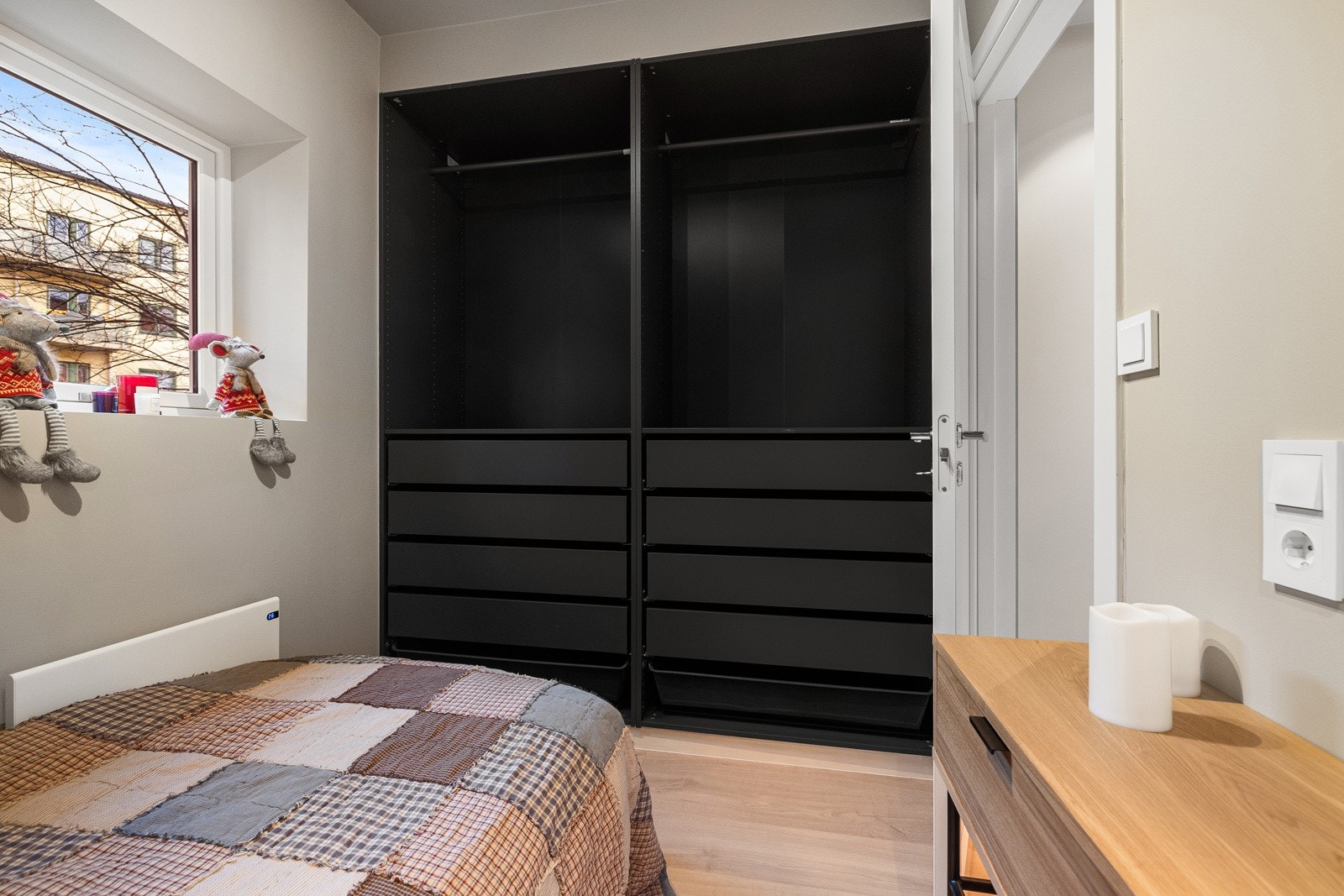 Lekre, innebygde garderobeløsninger. Galleribilde
