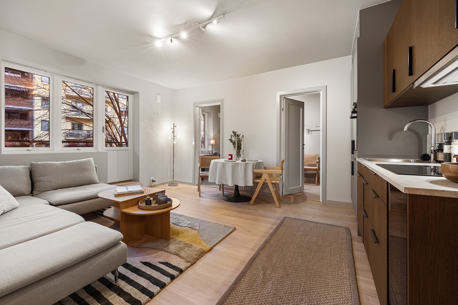 Stue/kjøkken med gode soneinndelinger. Galleribilde