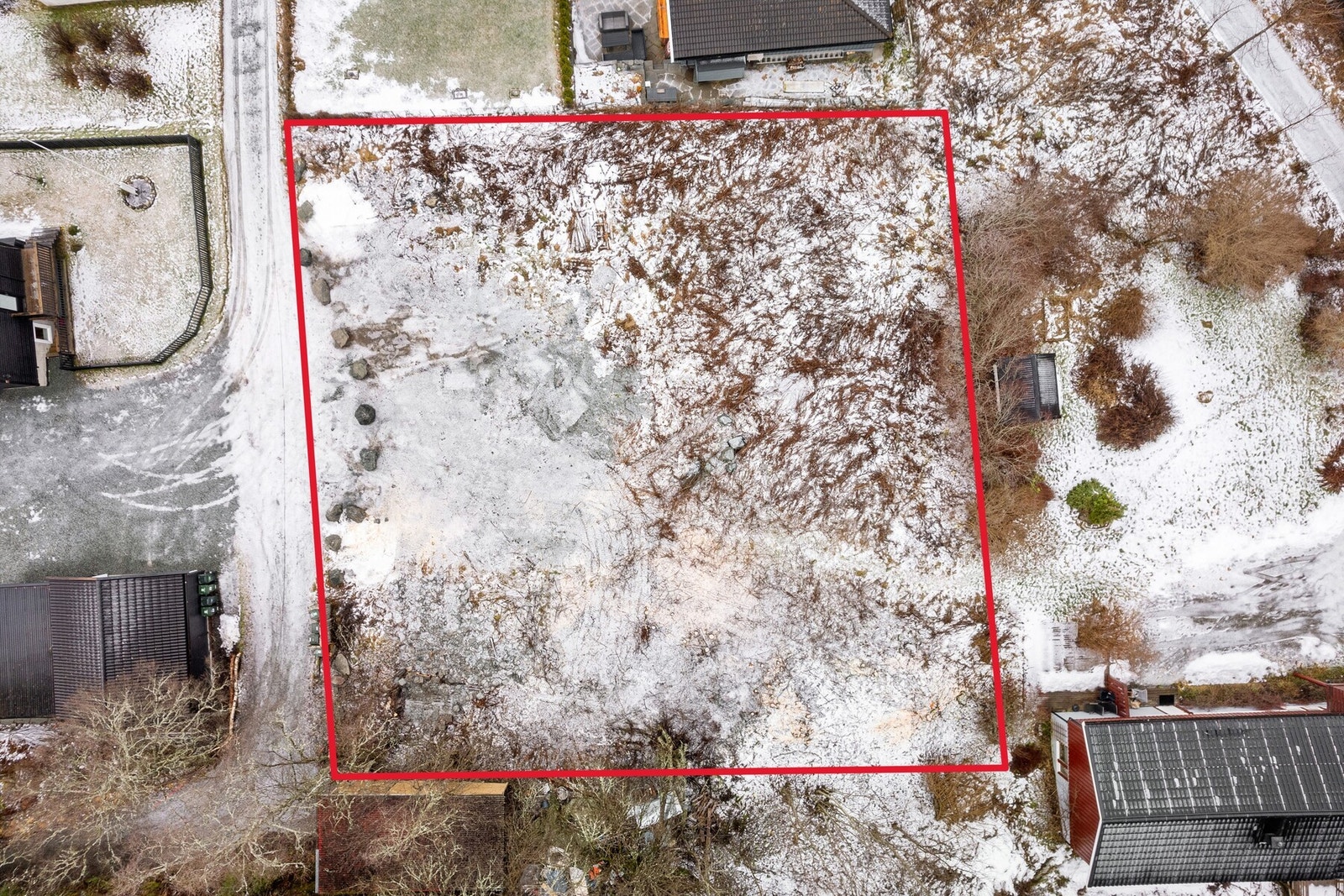 Tomten er flatt opparbeidet. Avgrensninger er kun til illustrasjon, avvik kan forekomme. Galleribilde