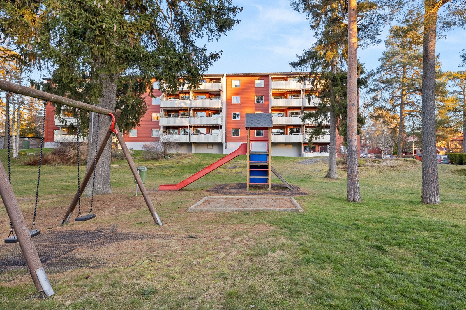 Meget barnevennlig og rolig nabolag nært marka Galleribilde