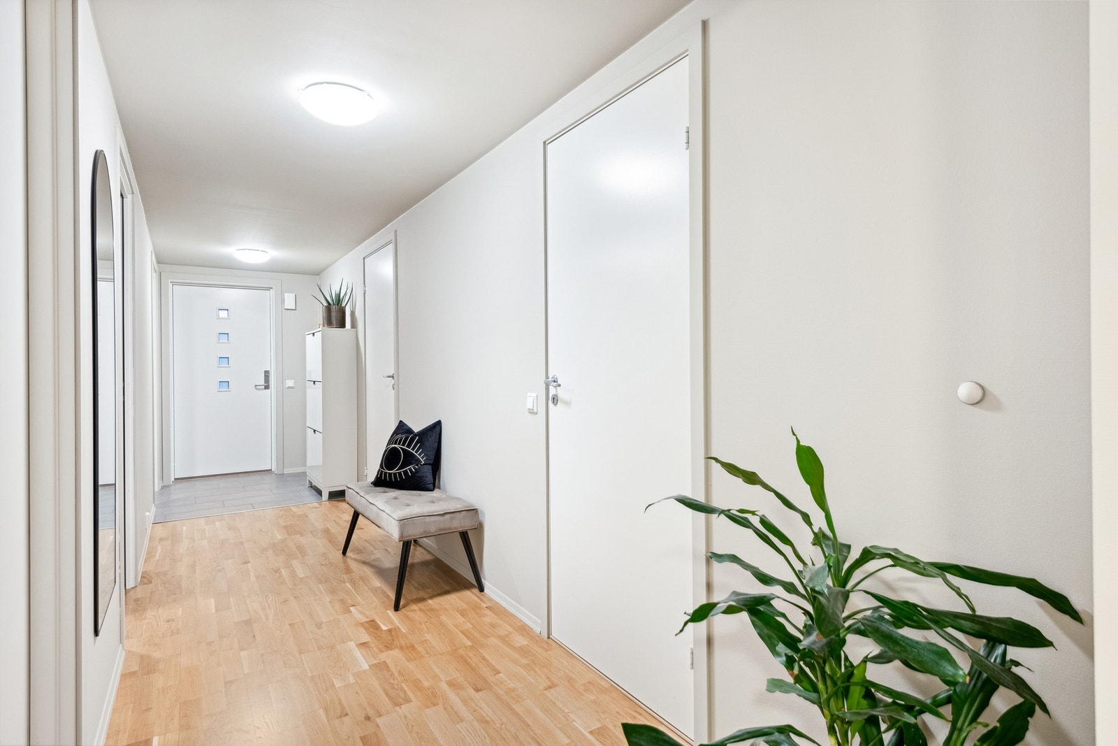 Boligen har flislagt entré og vannbåren varme i gulv. Galleribilde