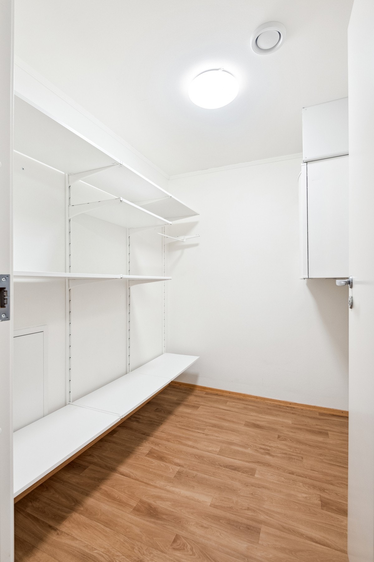 Praktisk innvendig bod med god plass til lagring. Andelen disponerer også en utvendig sportsbod. Galleribilde