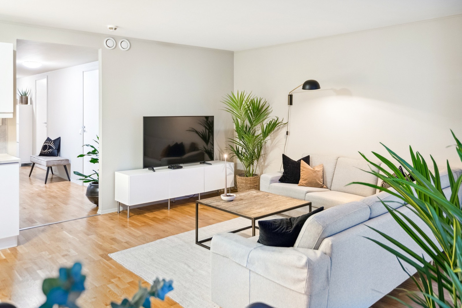 Stuen har god plass til sofagruppe. Galleribilde