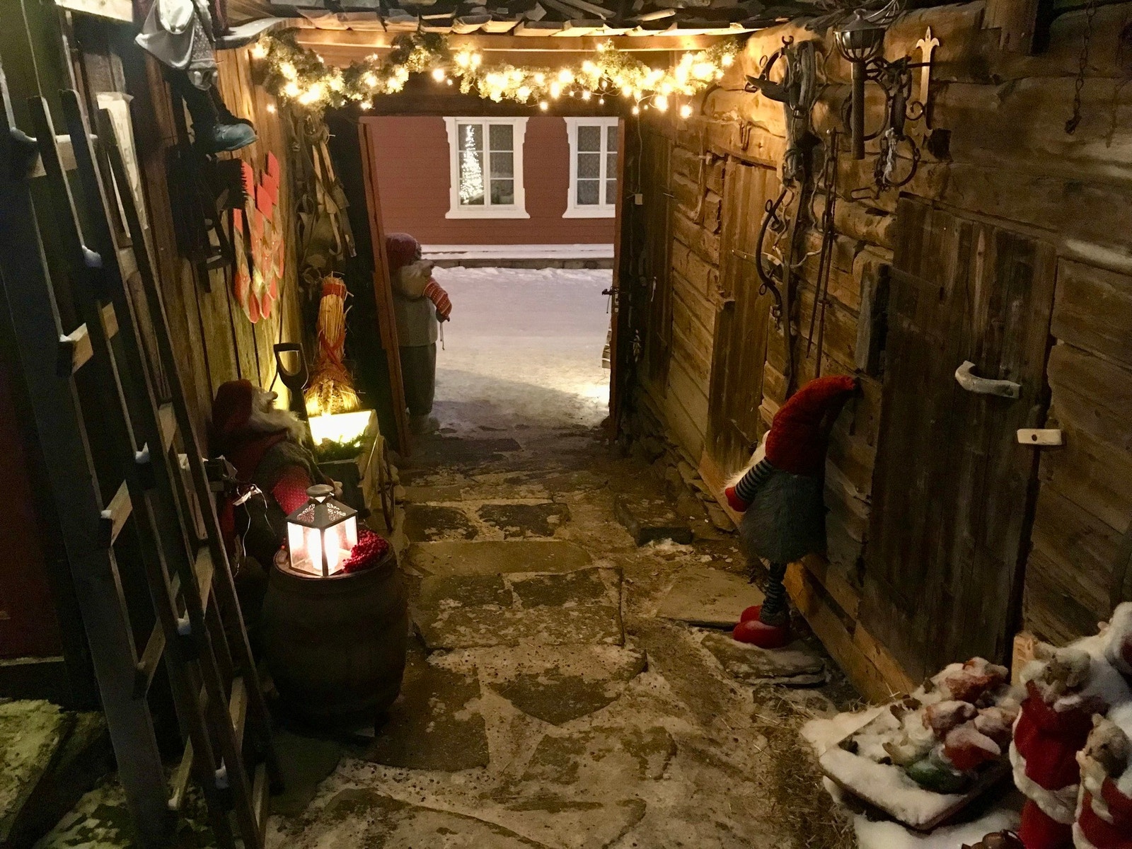 Selgers bilde - Jul i Bergstaden. Bildet er tatt i portrommet. Galleribilde