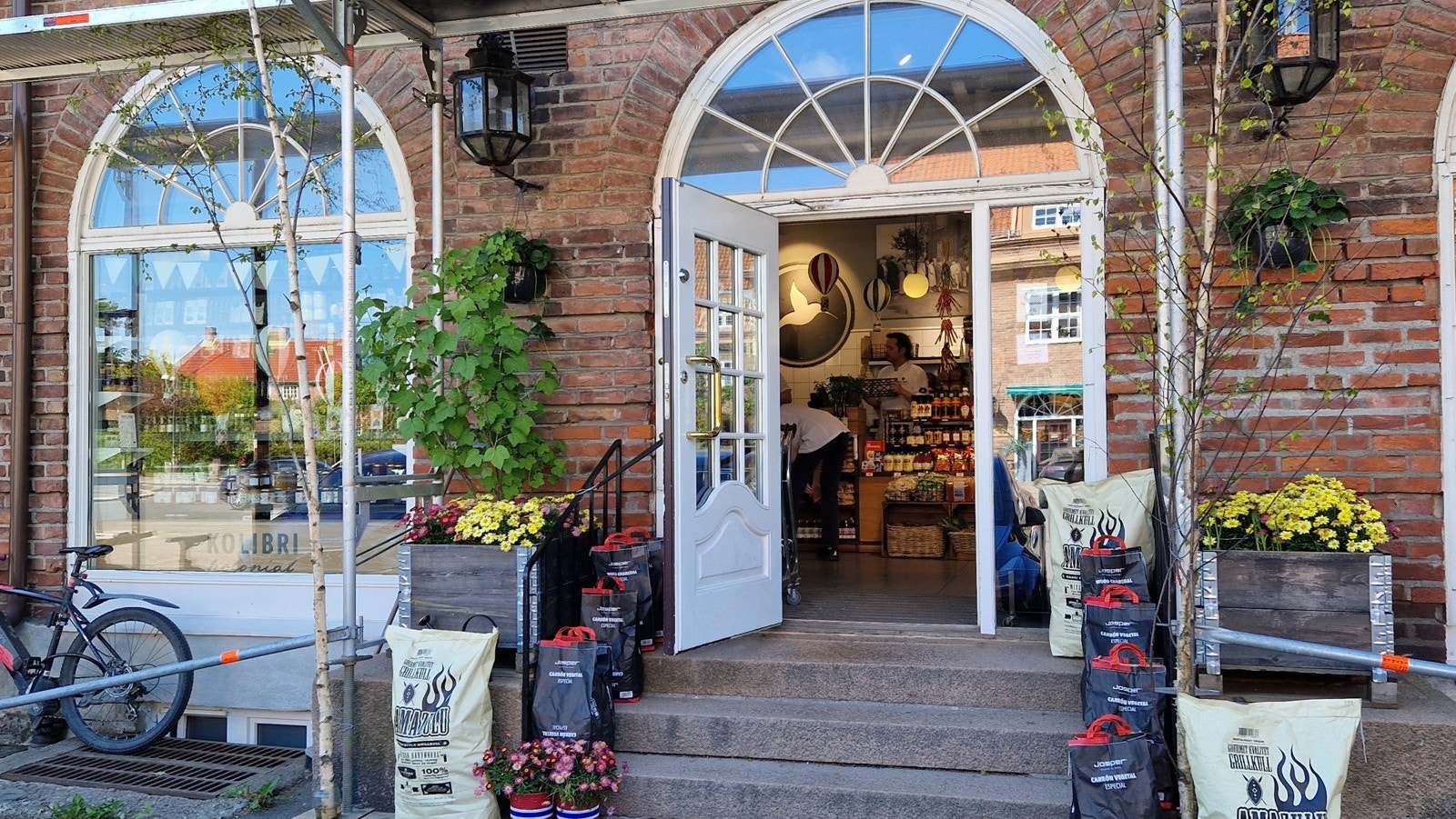 Ullevål Hageby med Damplassen byr på nisjeforretninger som Kolibri og gode boller på Åpent Bakeri Galleribilde