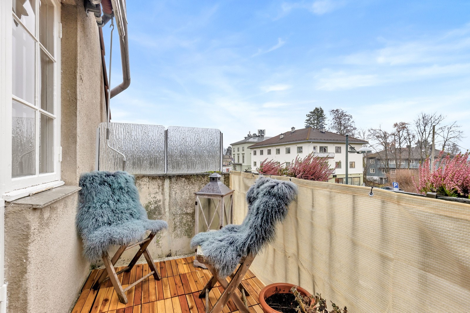 Balkongen ligger luftig til og har gode solforhold. Galleribilde