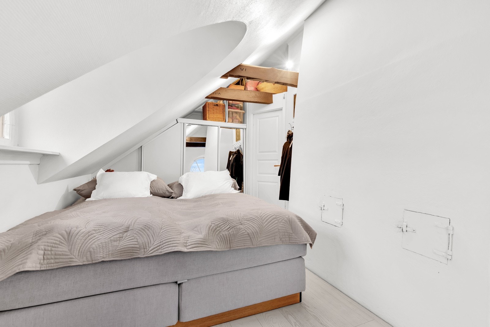 Innredet soverom/arbeidsrom. Galleribilde