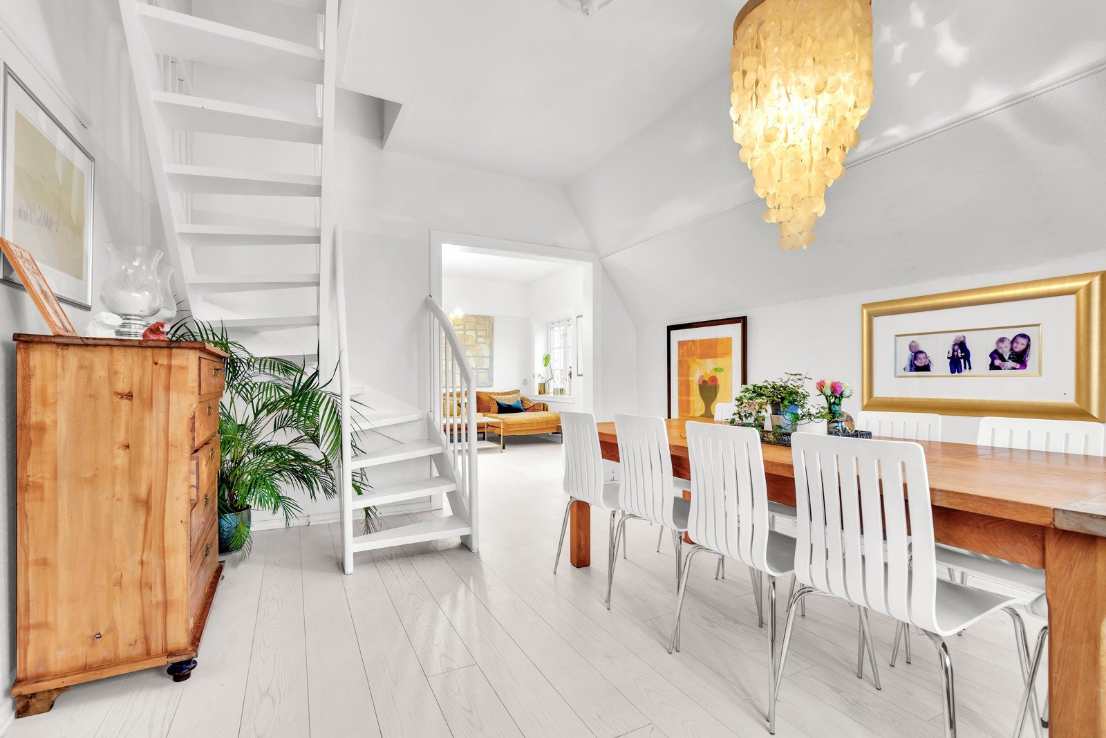 Trappeløp opp til loftsplanet. Galleribilde