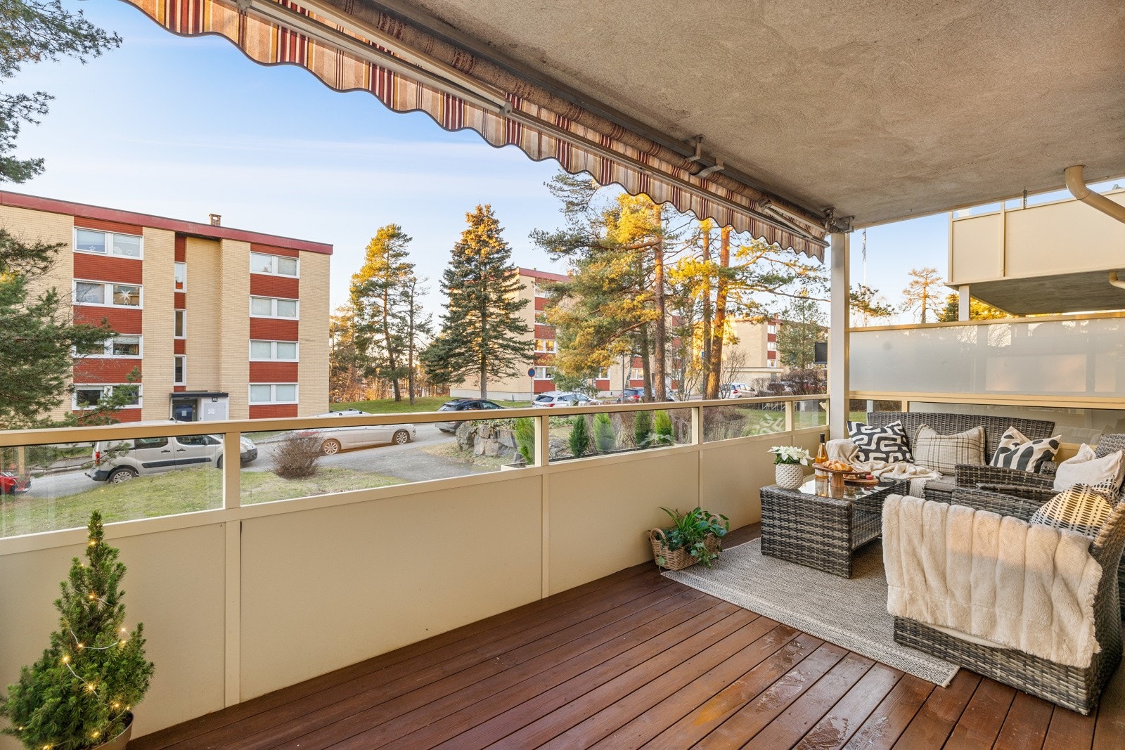 Kranveien 22 er en pen 4-roms omgjort fra 3-roms med en flott og familievennlig planløsning. Galleribilde