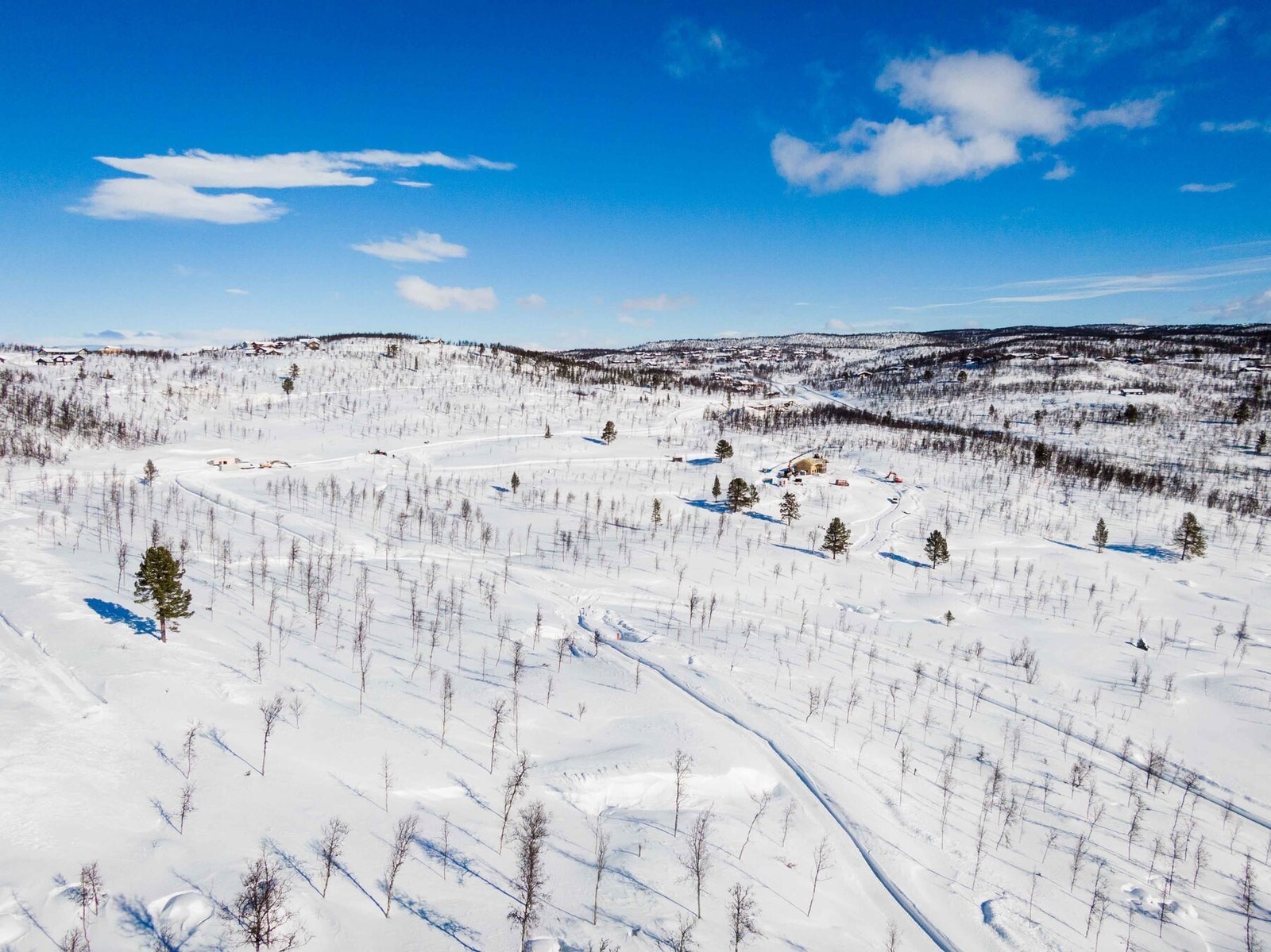 Dronefoto over tomteområdet Galleribilde