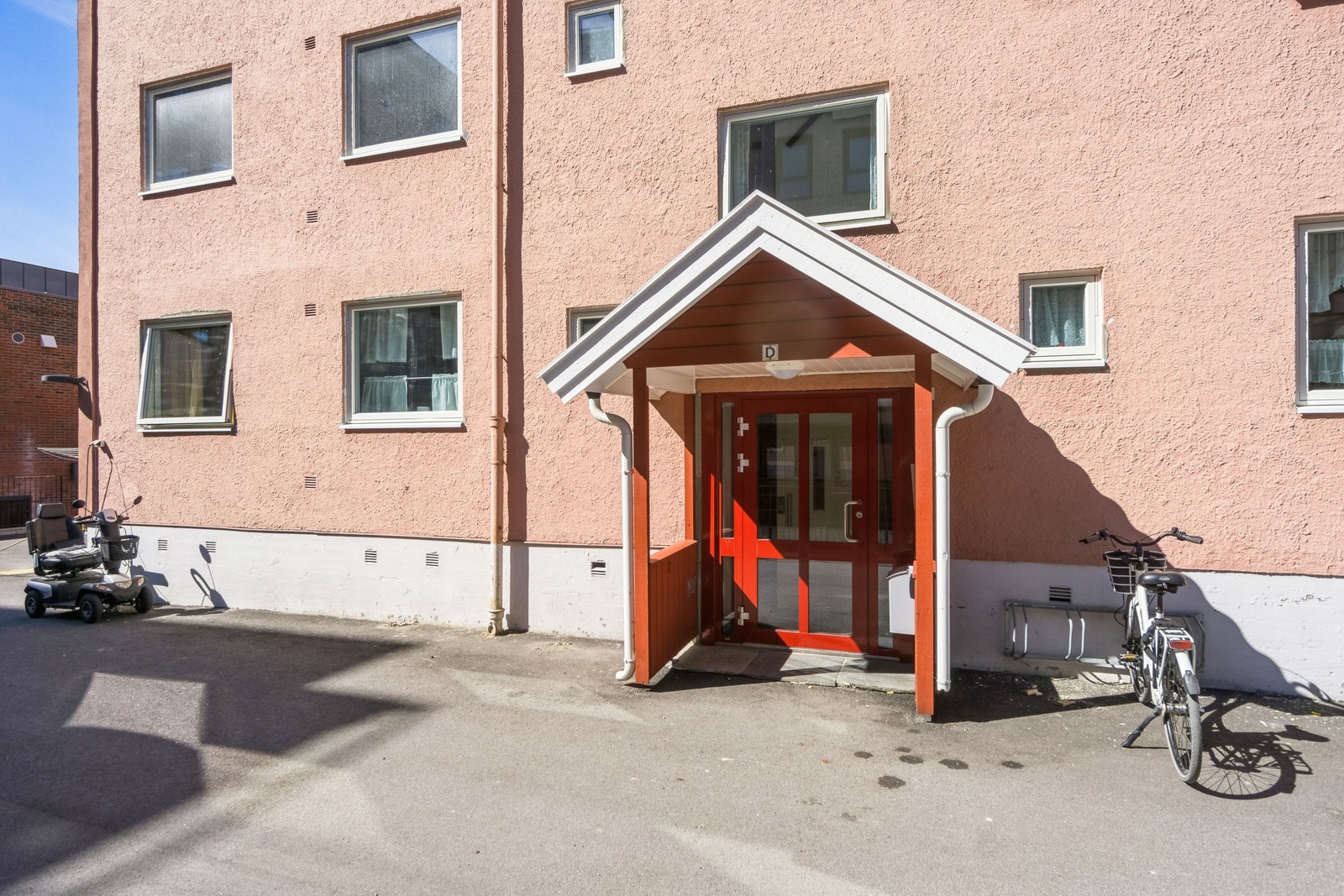 Inngangsparti for de 8 leilighetene i oppgang D. Galleribilde