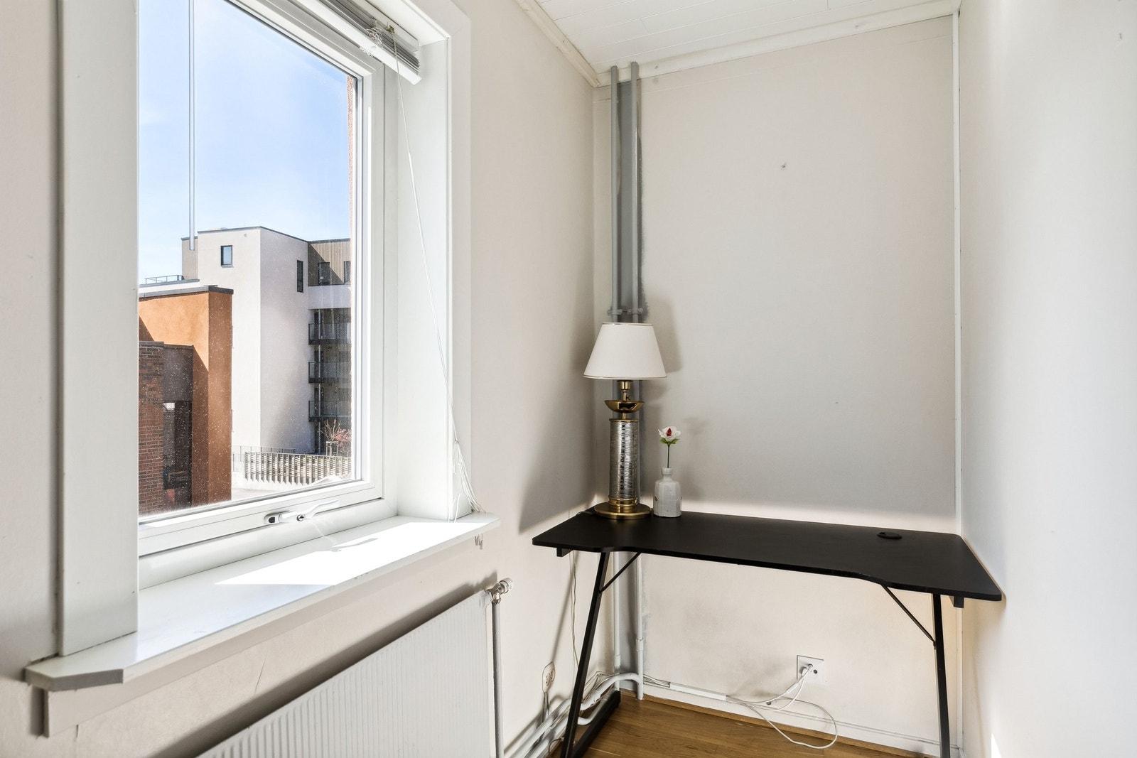 Plass til skrivepult i ekstrasoverommet. Galleribilde