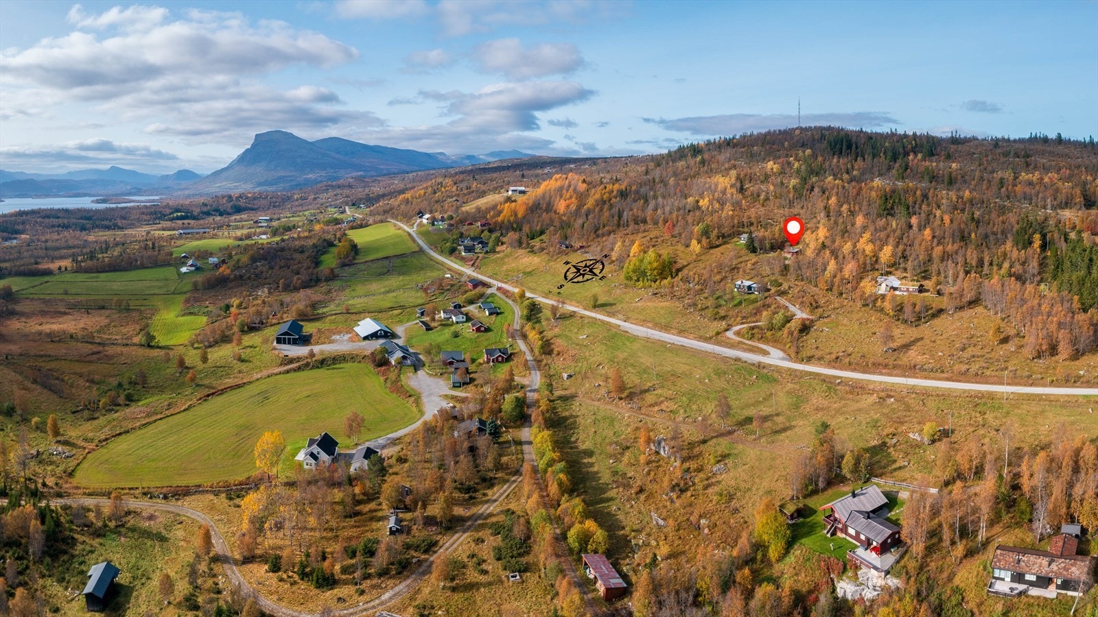 Hytta er beliggende i et vakkert høyfjellsområde i den høyestliggende grenda i Norge hvor det fortsatt er gårdsdrift. Galleribilde
