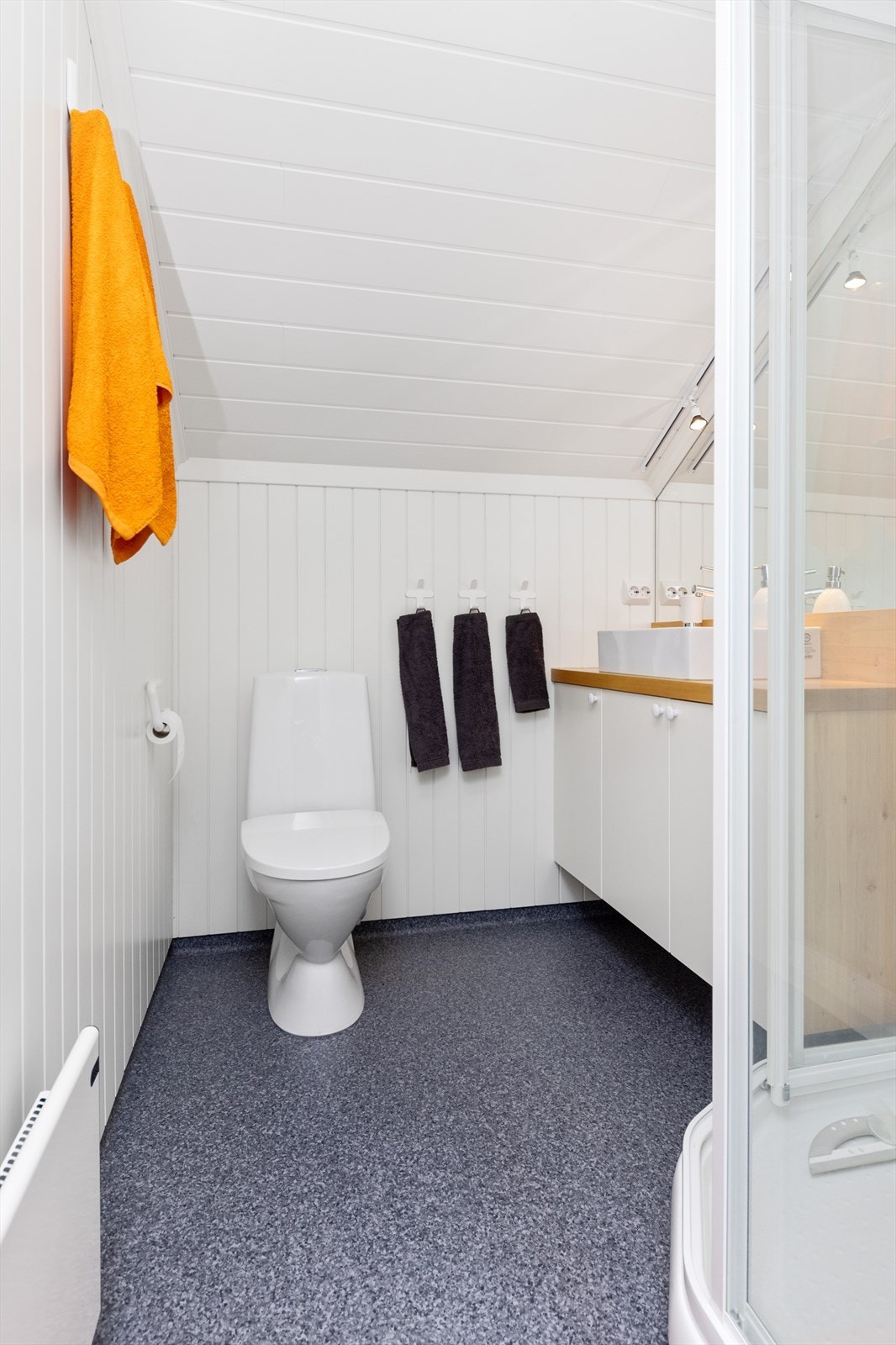 Bad i loftsetg. Galleribilde