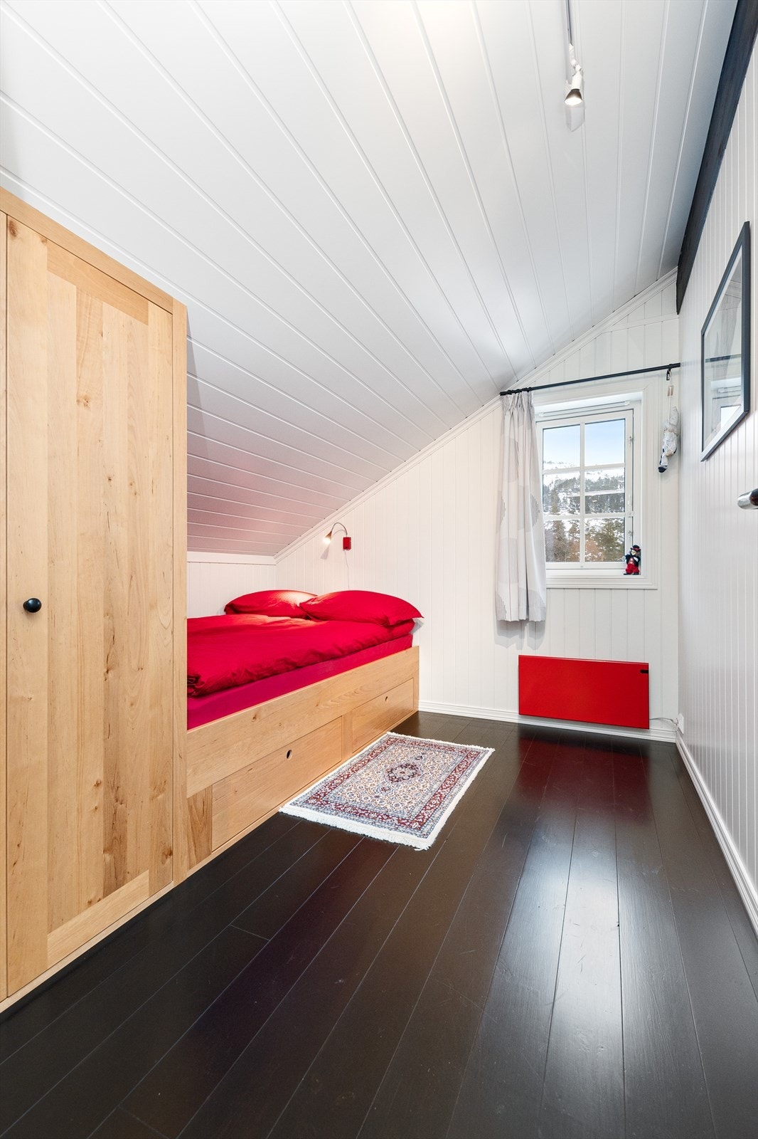 Soverom i loftsetg. Galleribilde