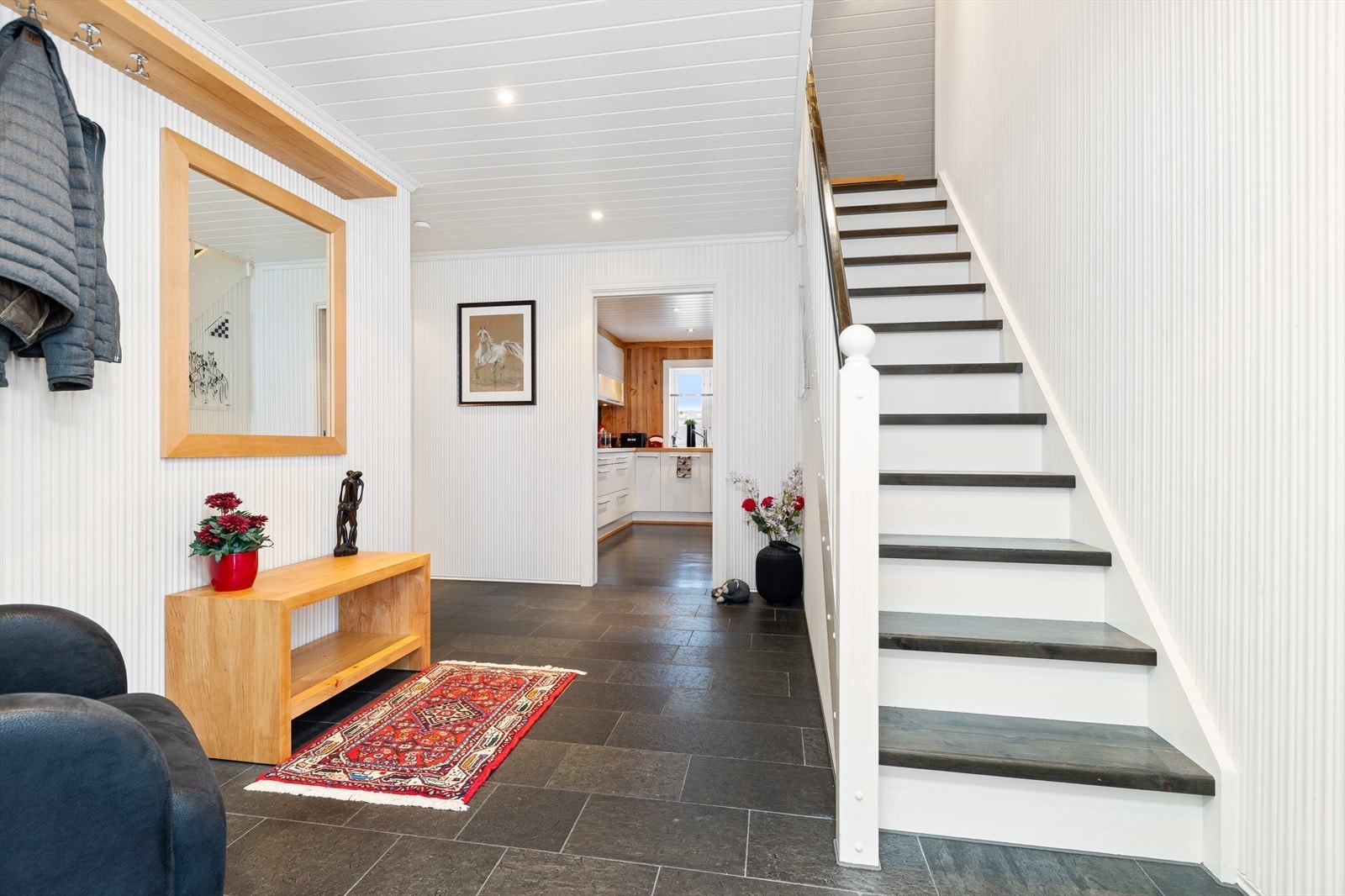 Romslig entrè Galleribilde