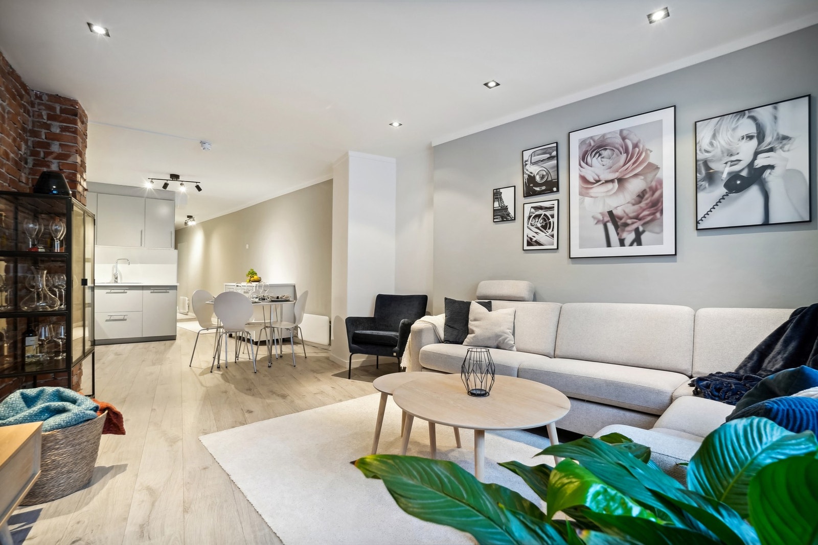 Åpen stue- og kjøkkenløsning. Galleribilde