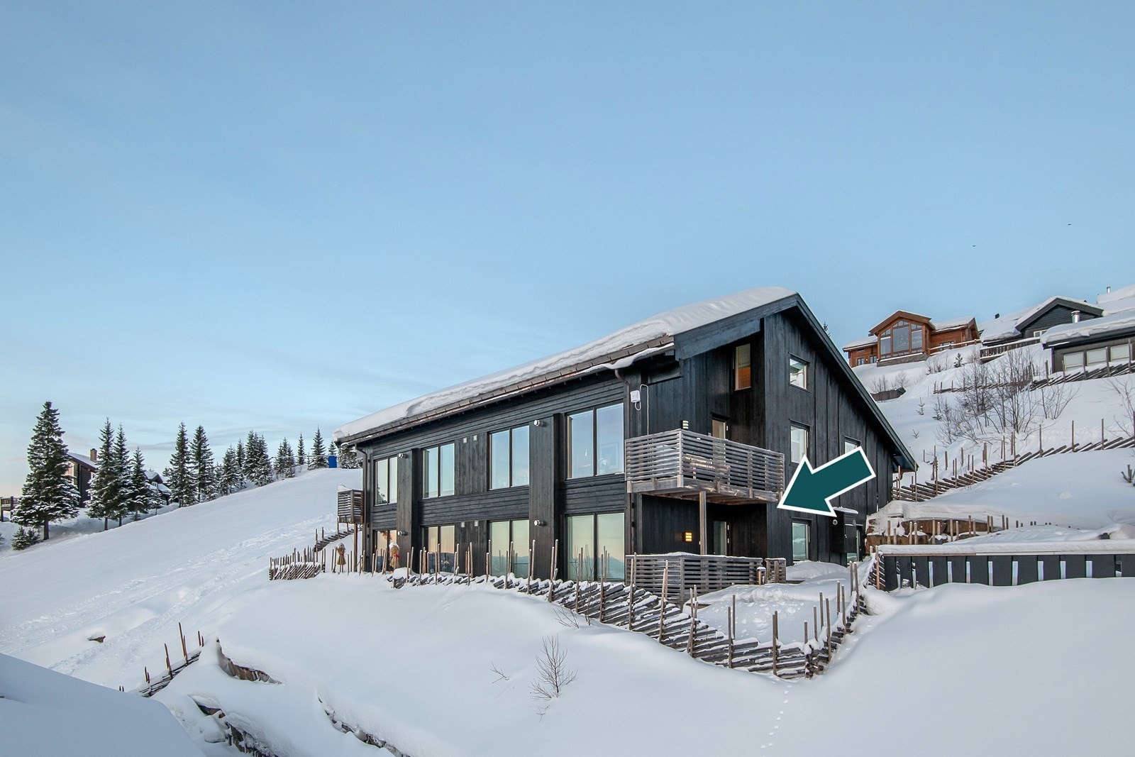 Alpinsenteret er landets tredje største, der terrengparken er et klart førstevalg blant snowboardentusiaster. Hafjell har også landets største flomlysanlegg som lyser opp 7 km med løyper. Galleribilde