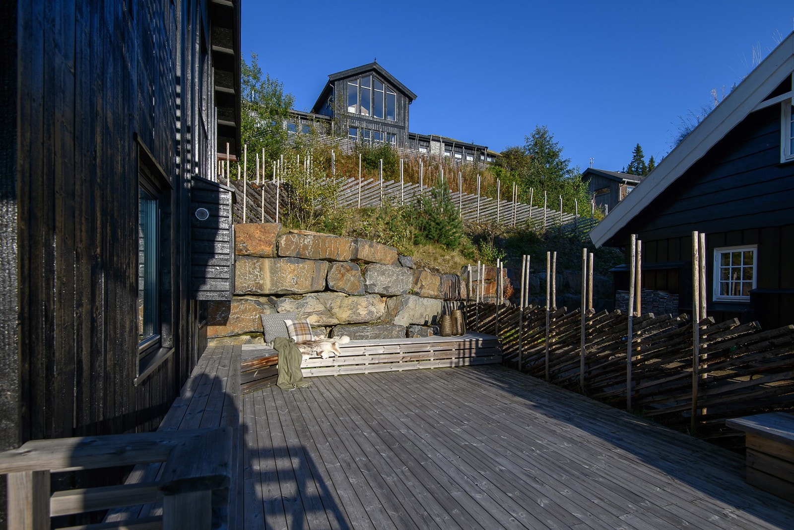 Det er god plass til ønsket utemøblement, grill og diverse beplantning. Galleribilde