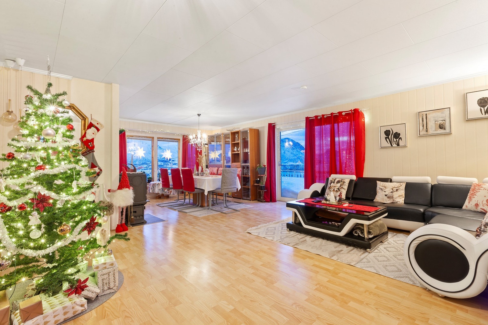 Fra stue er det adkomst til veranda. Galleribilde