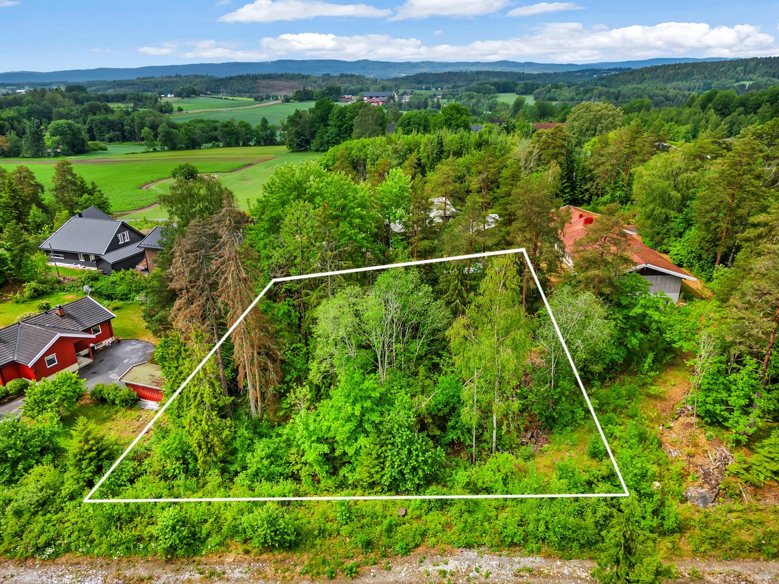 Det ligger offentlig vann og avløp i nærheten av tomten Galleribilde