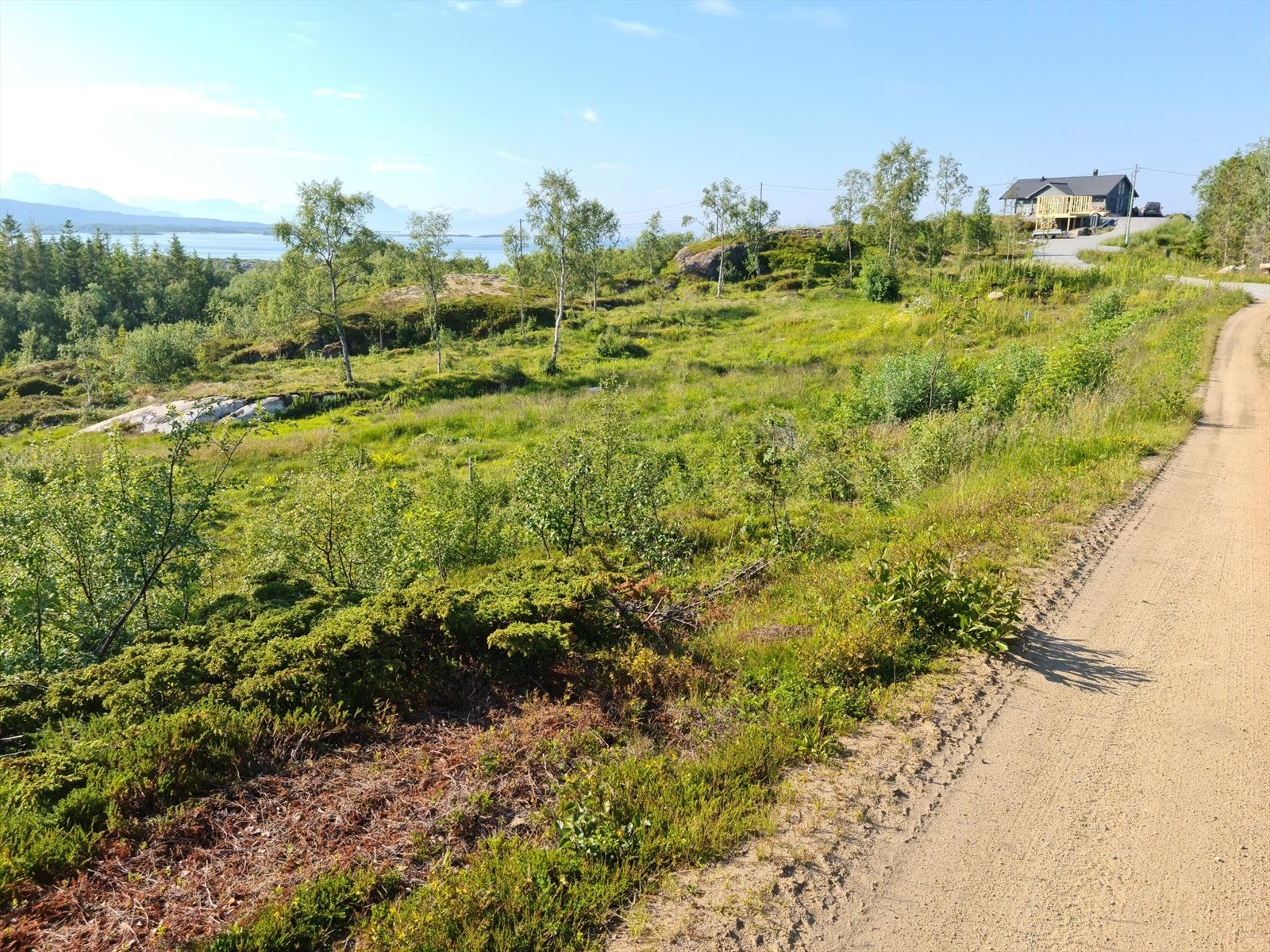 Fra vei er det umiddelbar adkomst. Galleribilde