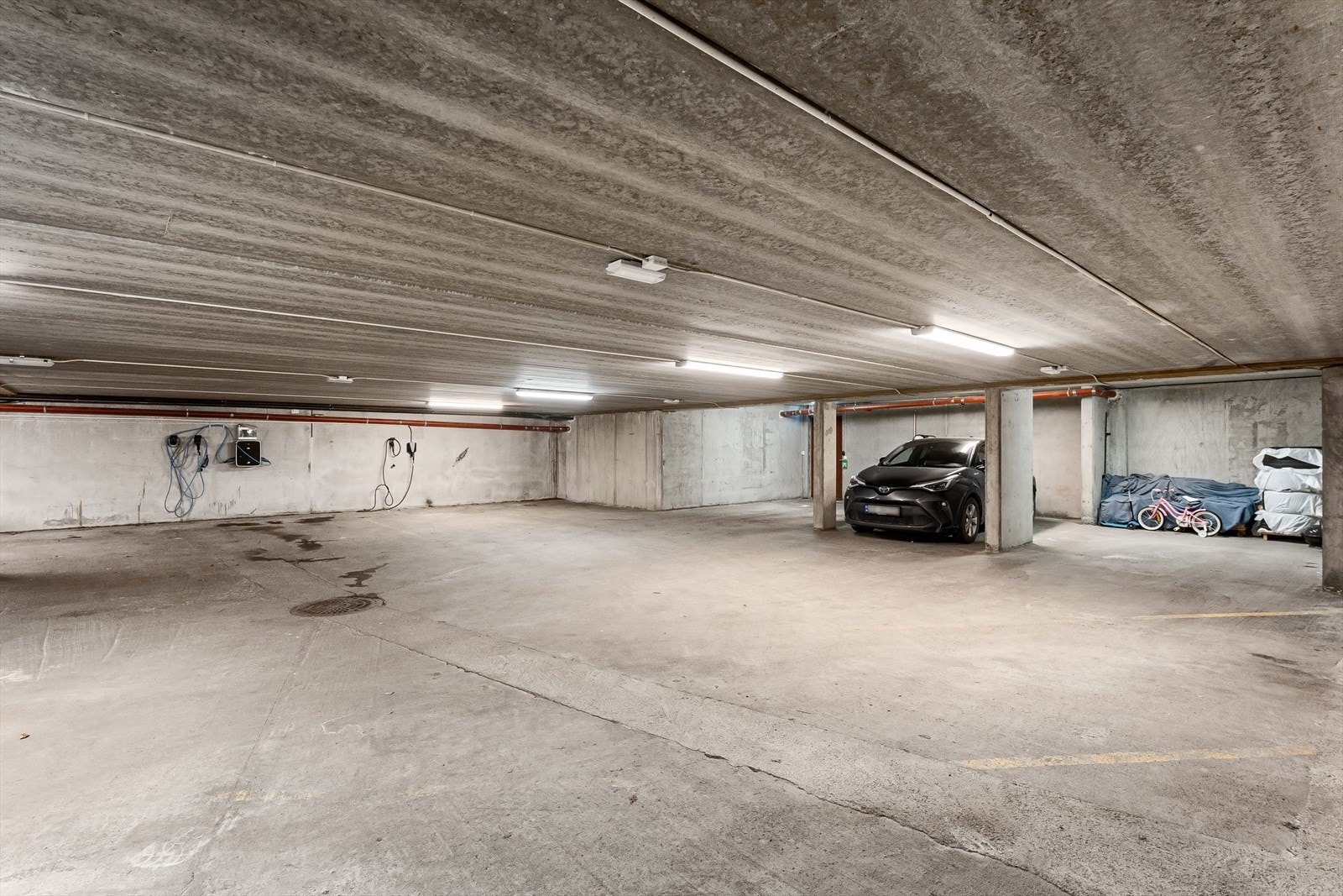 Sameiet har 11 garasjeplasser som leies ut til beboere ved ledighet Galleribilde