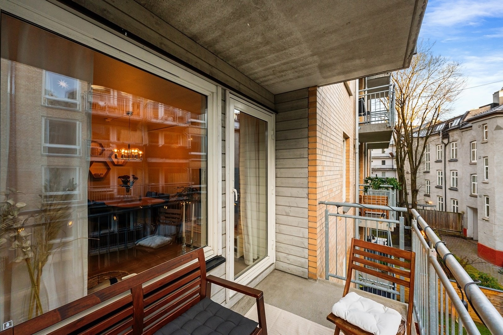 Leiligheten ligger i et moderne bygg fra 2003 og holder en god standard Galleribilde