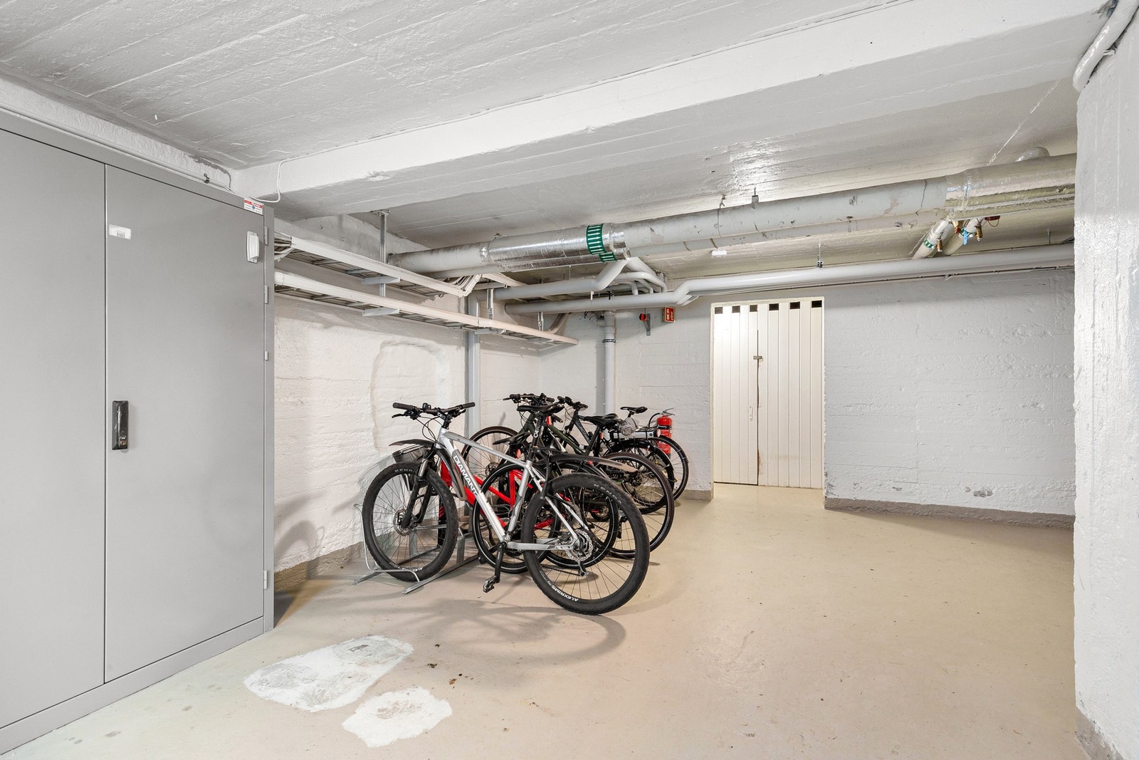 Felles sykkelbod i oppgangen. Galleribilde