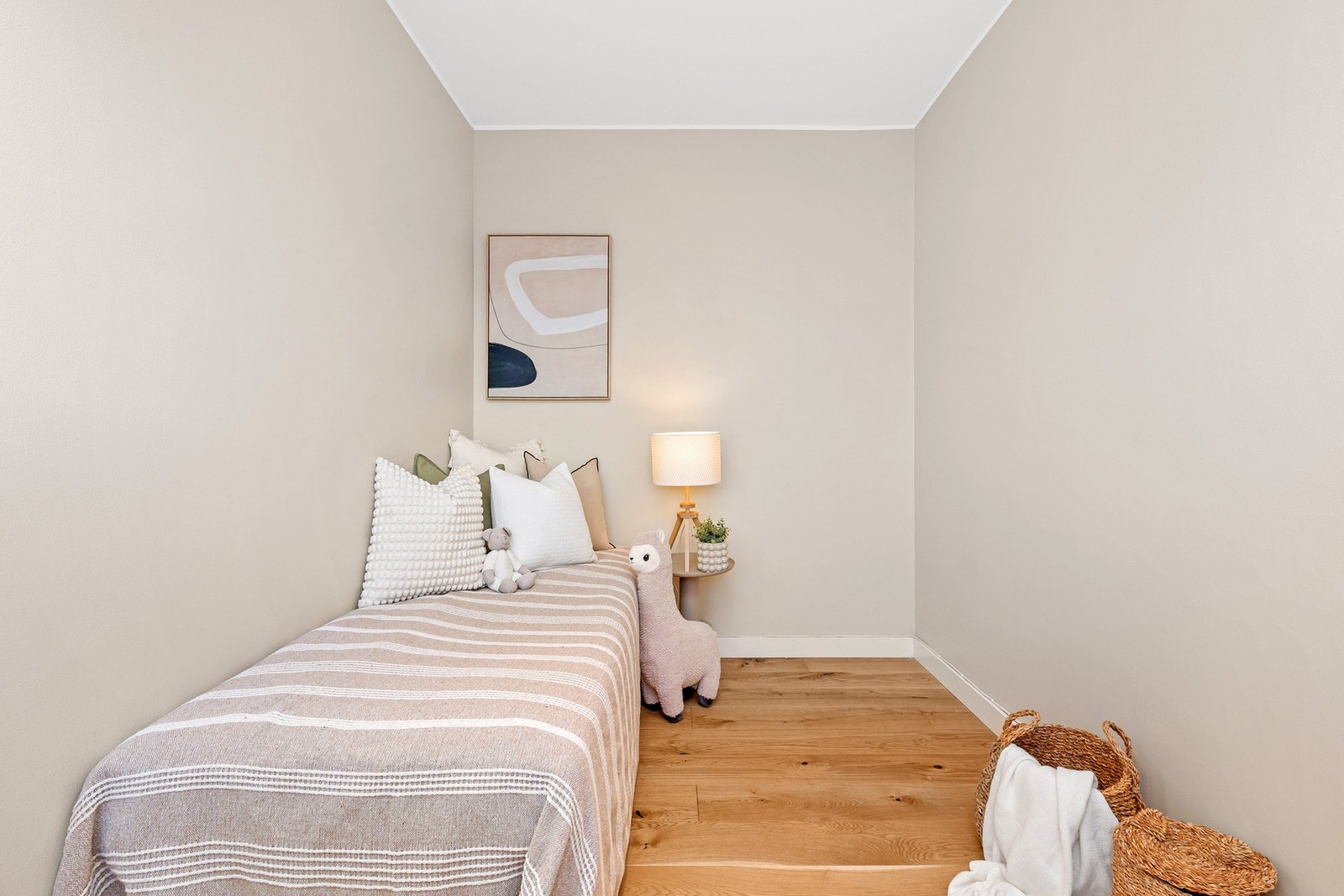 Rommet passer ypperlig som gjesterom, kontor eller barnerom. Galleribilde